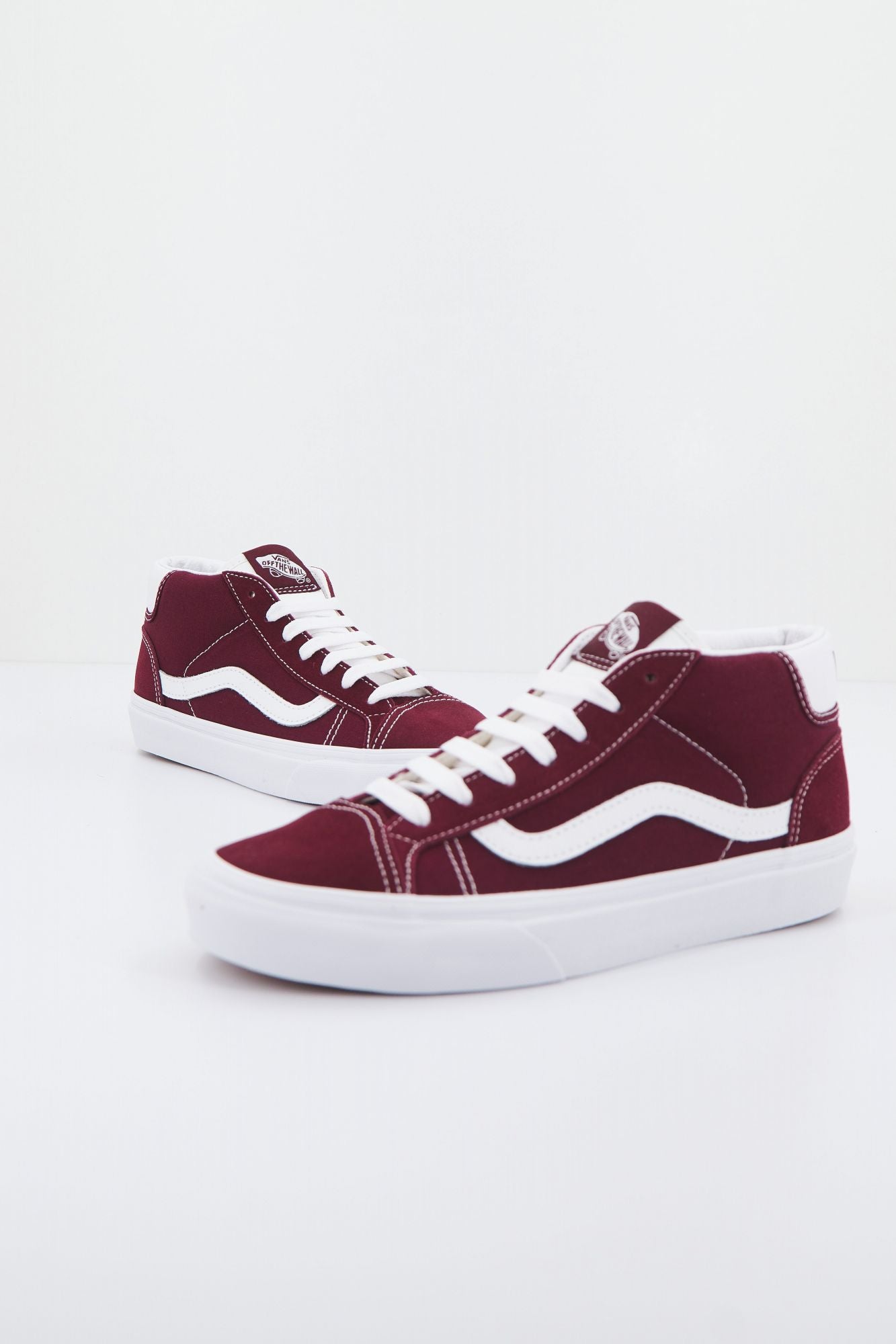 VANS UA MID SKOOL 37 en color BURDEOS (2)