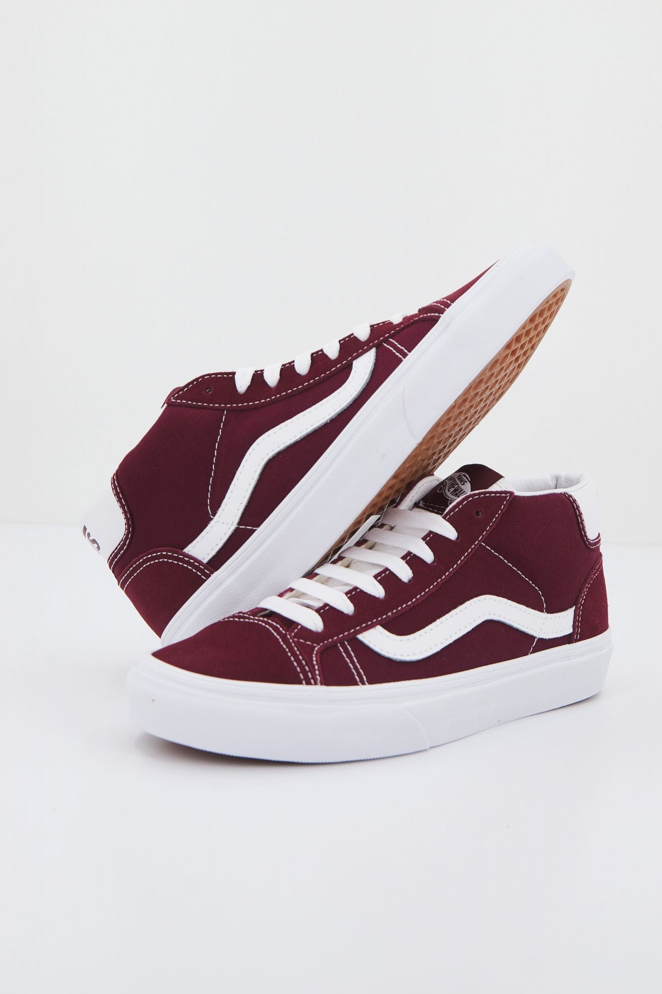 VANS UA MID SKOOL 37 en color BURDEOS (3)