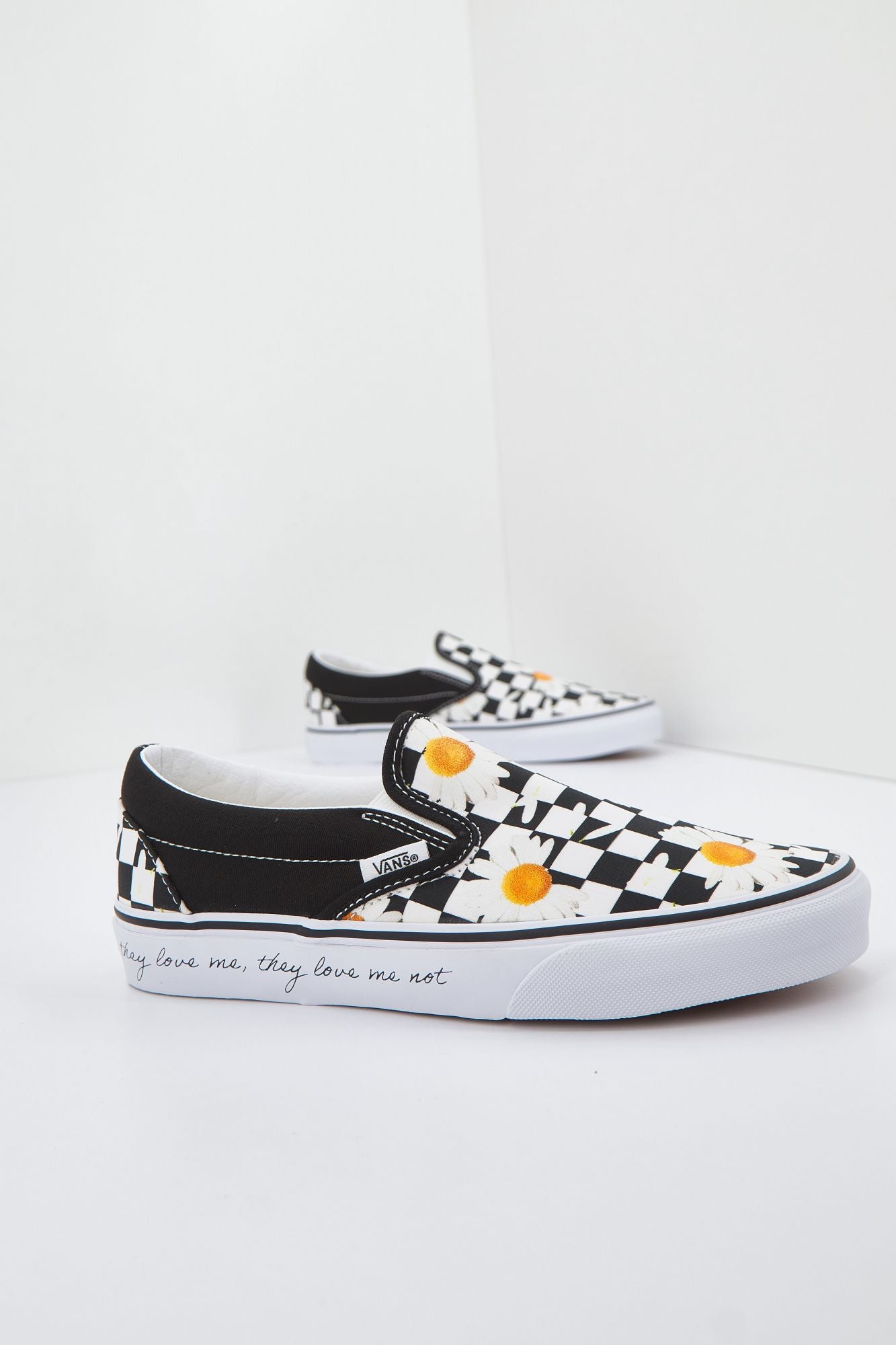 VANS UA CLASSIC SLIP-ON en color NEGRO (1)