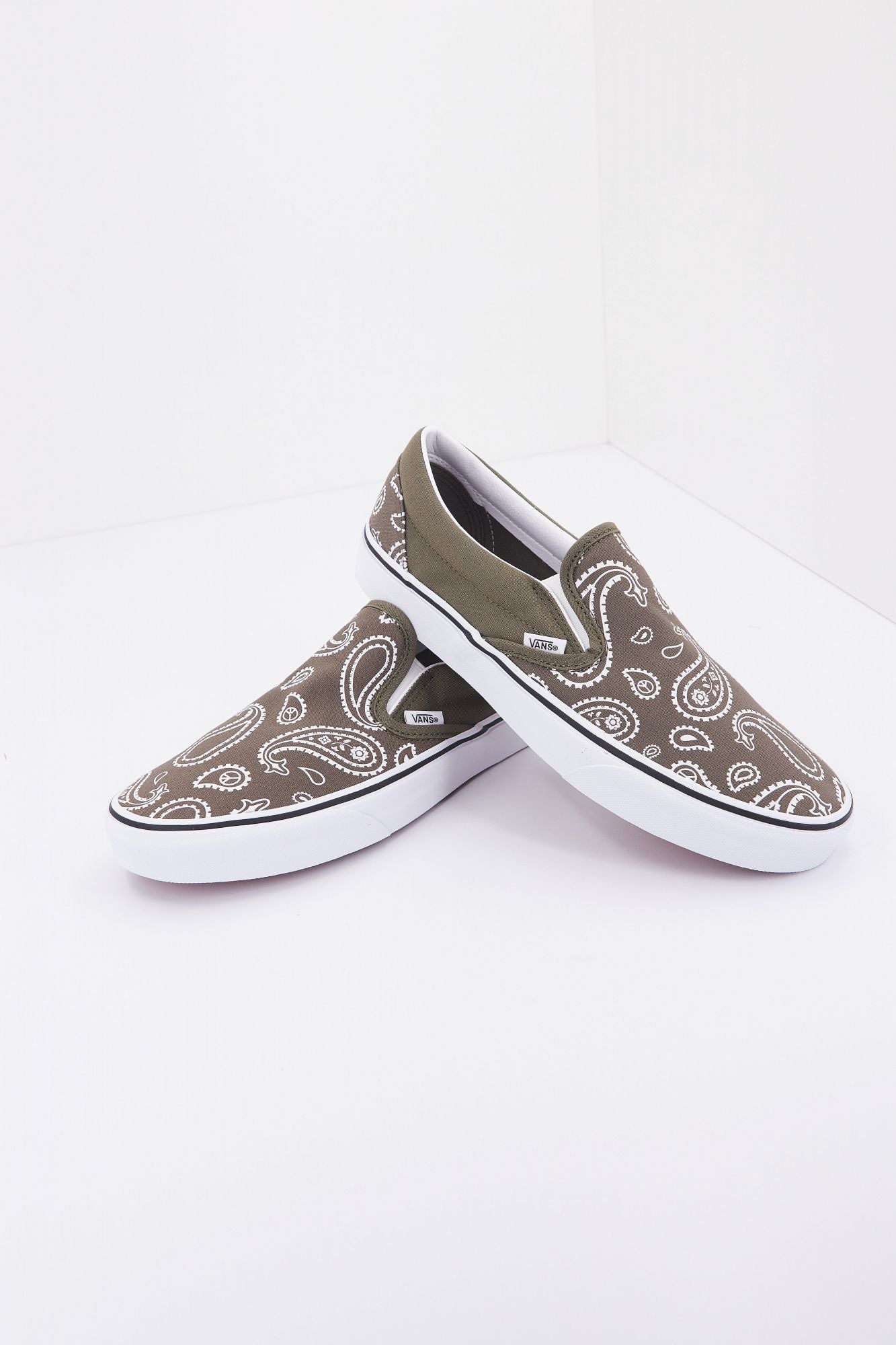 VANS UA CLASSIC SLIP-ON en color VERDE (2)