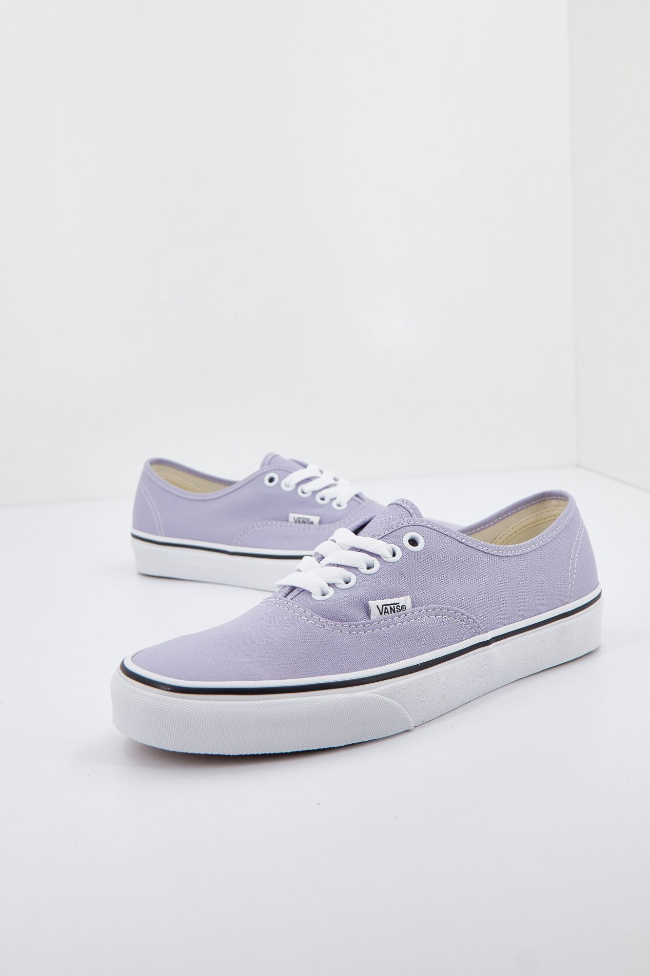 VANS UA AUTHENTIC en color VIOLETA (2)