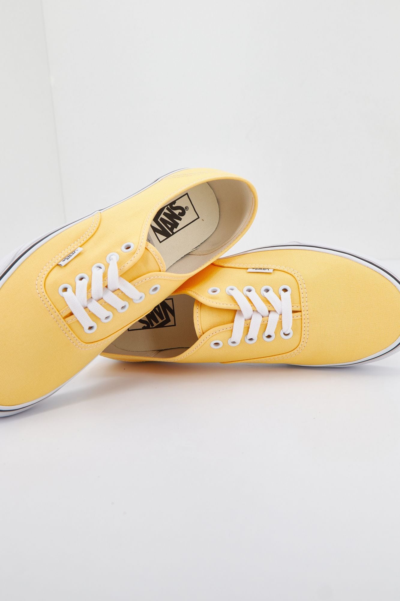 VANS UA AUTHENTIC en color AMARILLO (3)