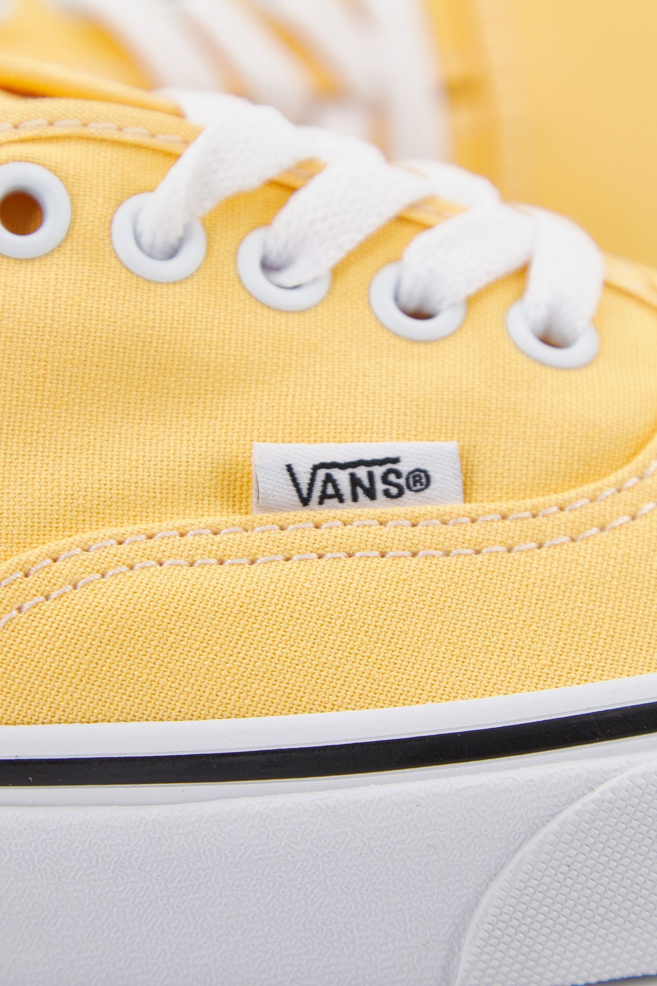 VANS UA AUTHENTIC en color AMARILLO (4)