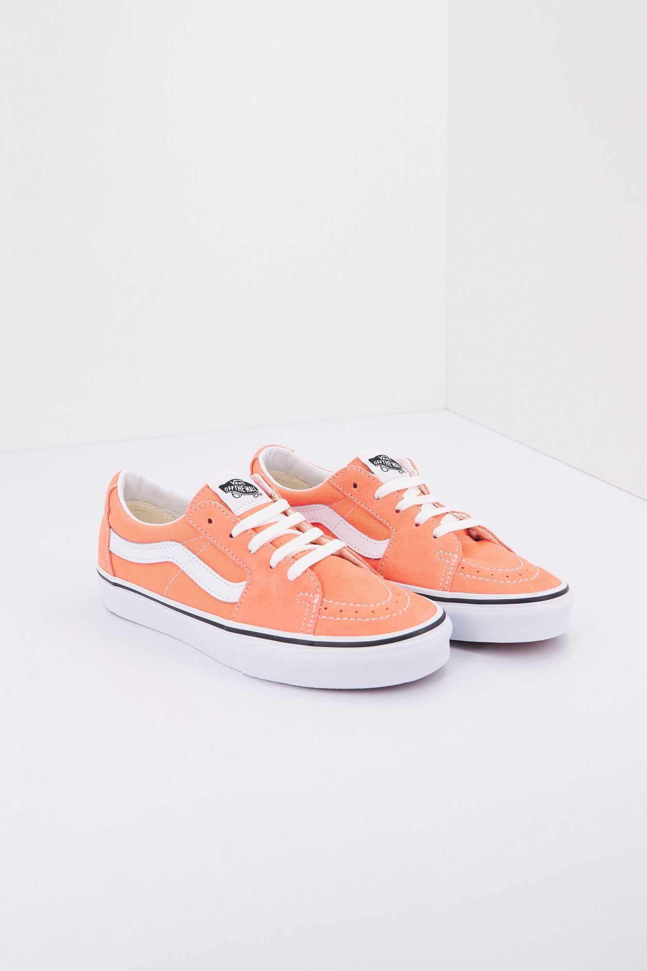 VANS UA SK8-LOW en color NARANJA (1)