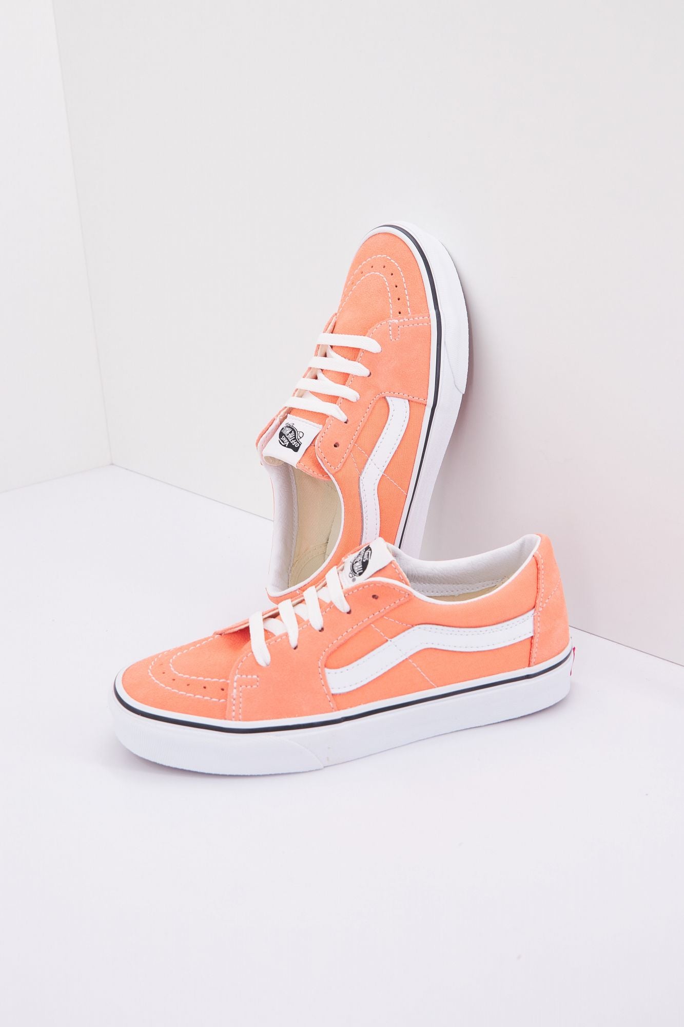 VANS UA SK8-LOW en color NARANJA (2)
