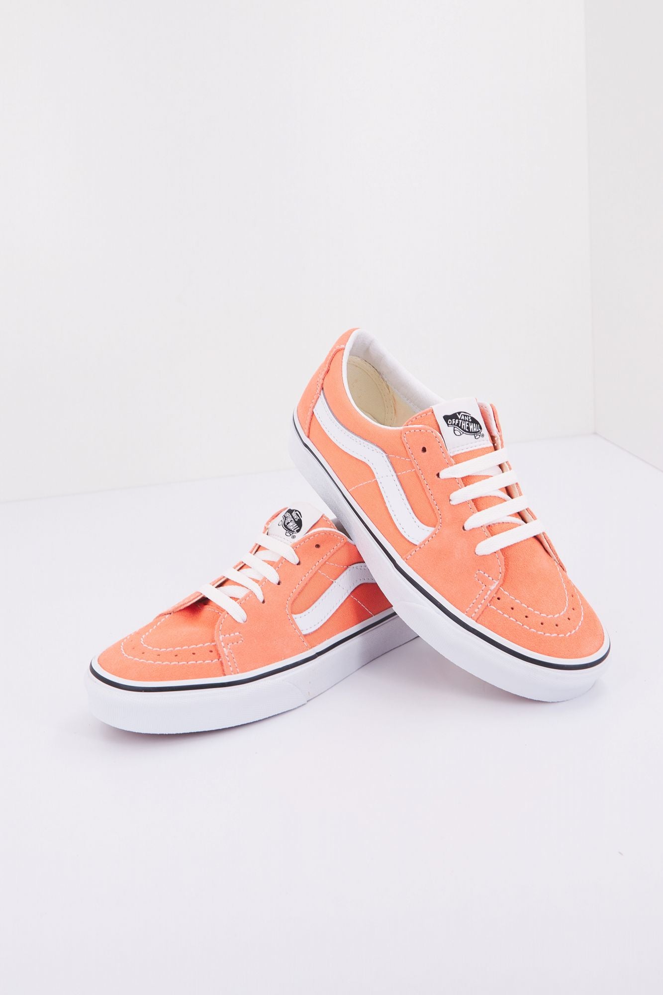 VANS UA SK8-LOW en color NARANJA (3)