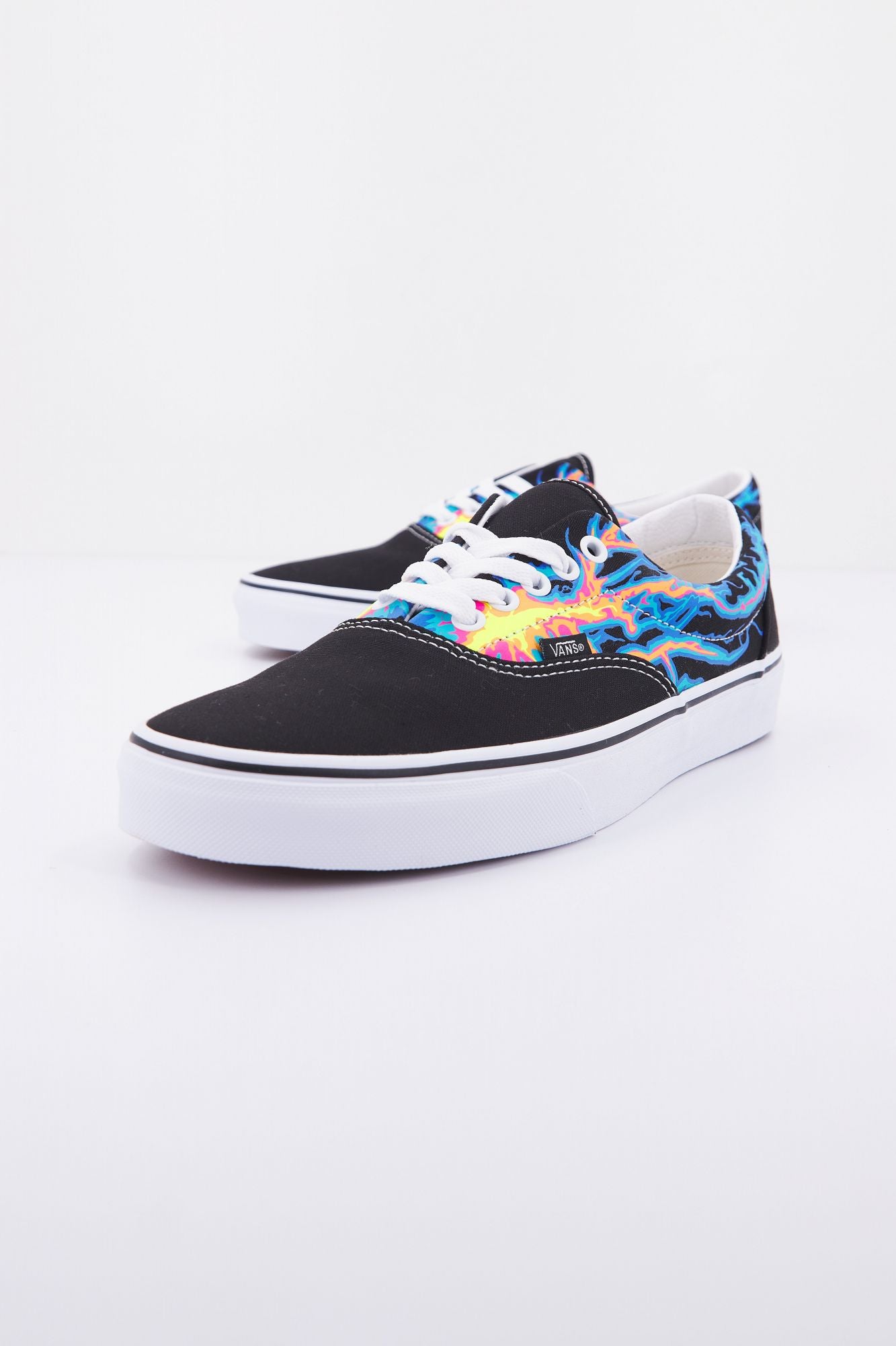VANS UA ERA en color NEGRO (1)