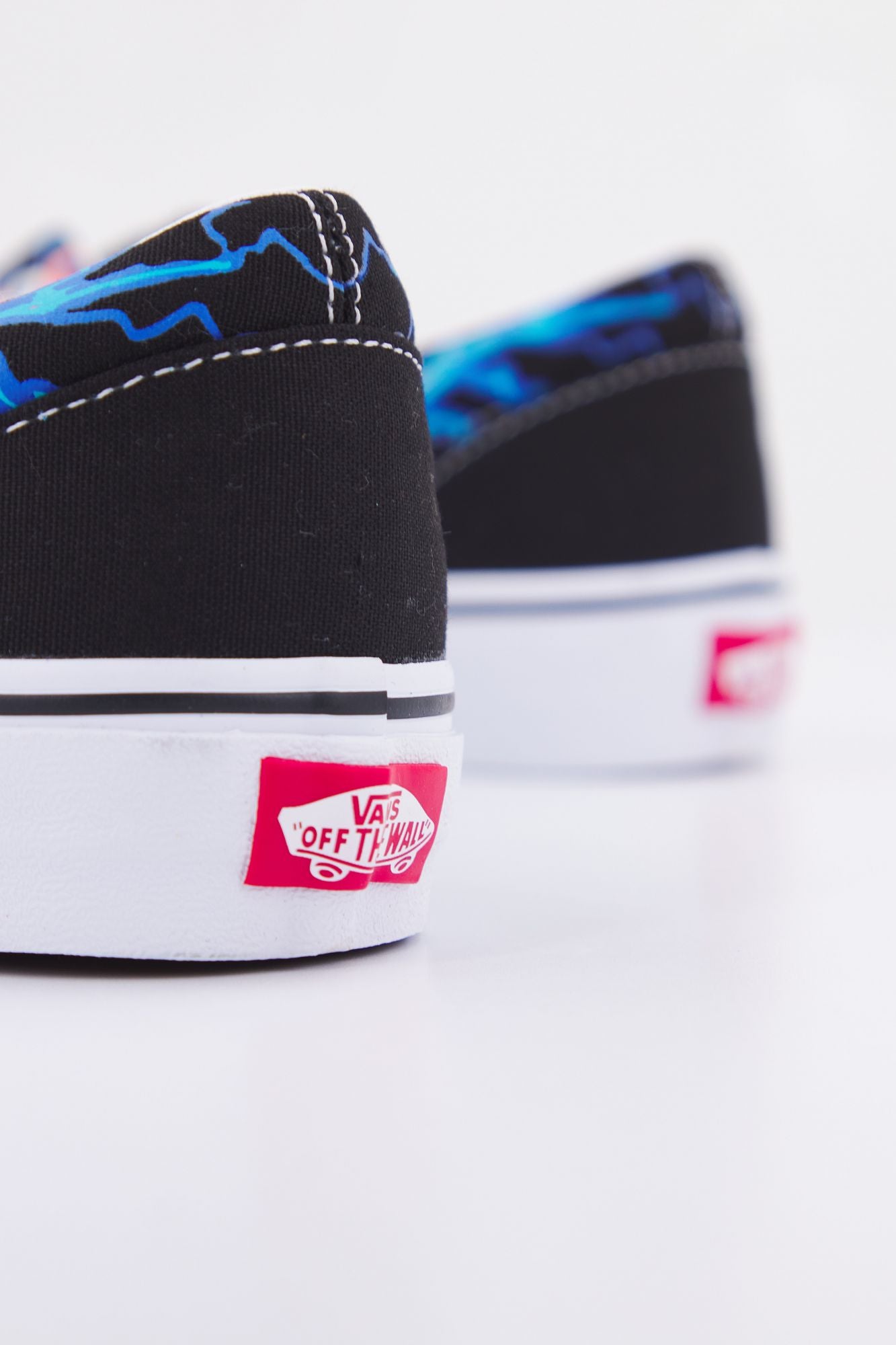 VANS UA ERA en color NEGRO (4)