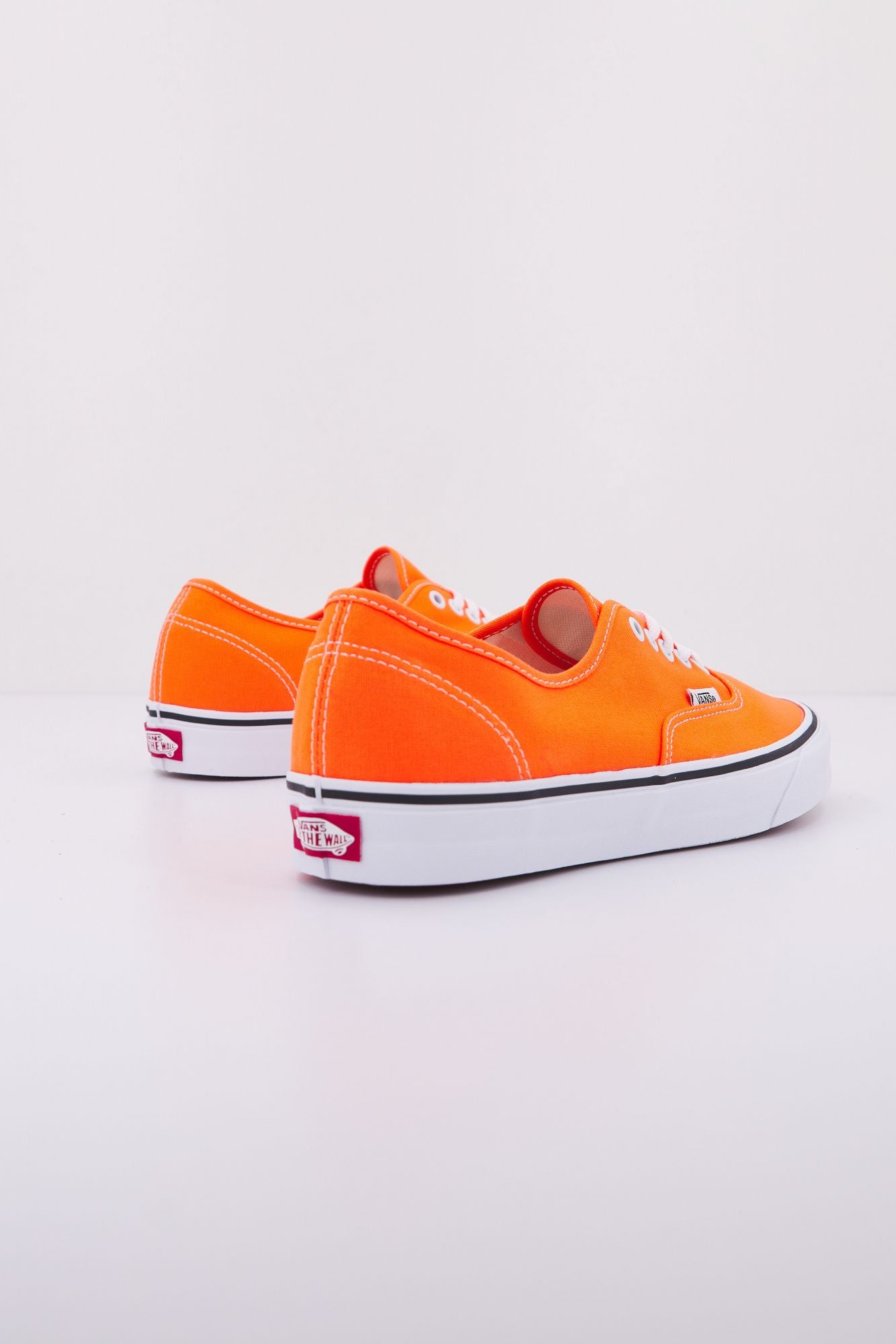 VANS UA AUTENTIC en color NARANJA (3)
