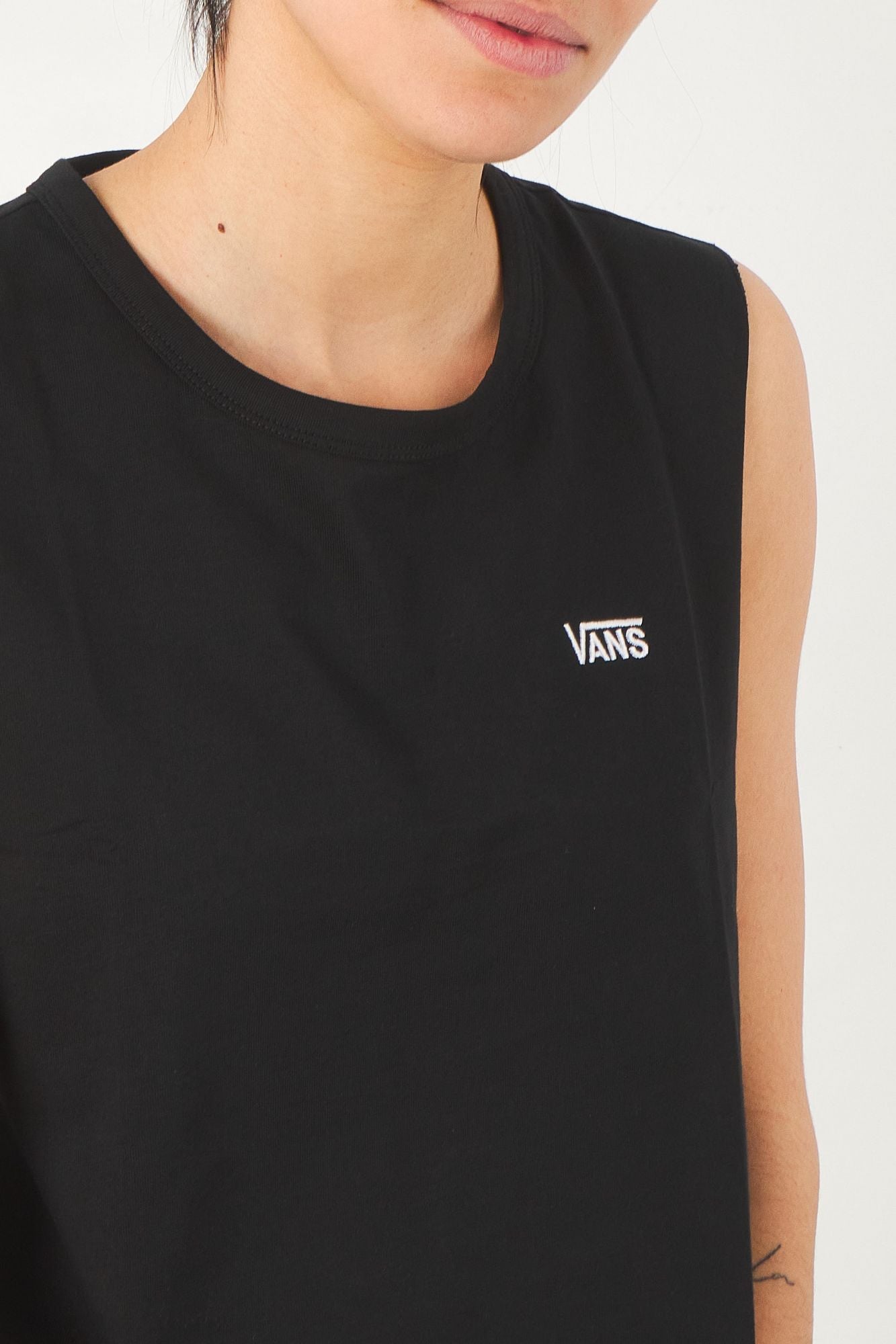 VANS JUNIOR V MUSCLE T-SHIRT en color NEGRO (4)