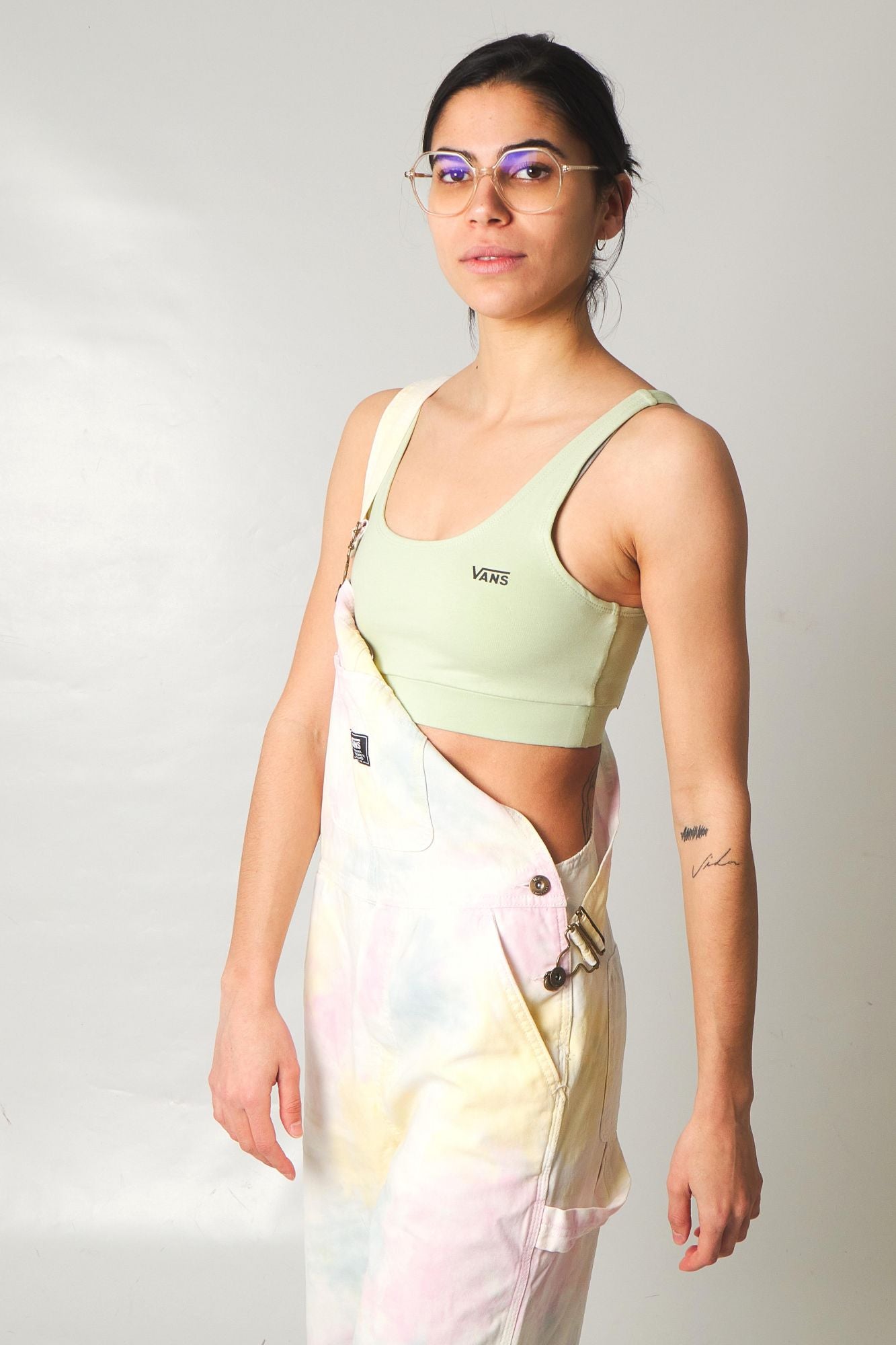 VANS WM FLYING V BRAL CELAD T-SHIRT en color VERDE (2)