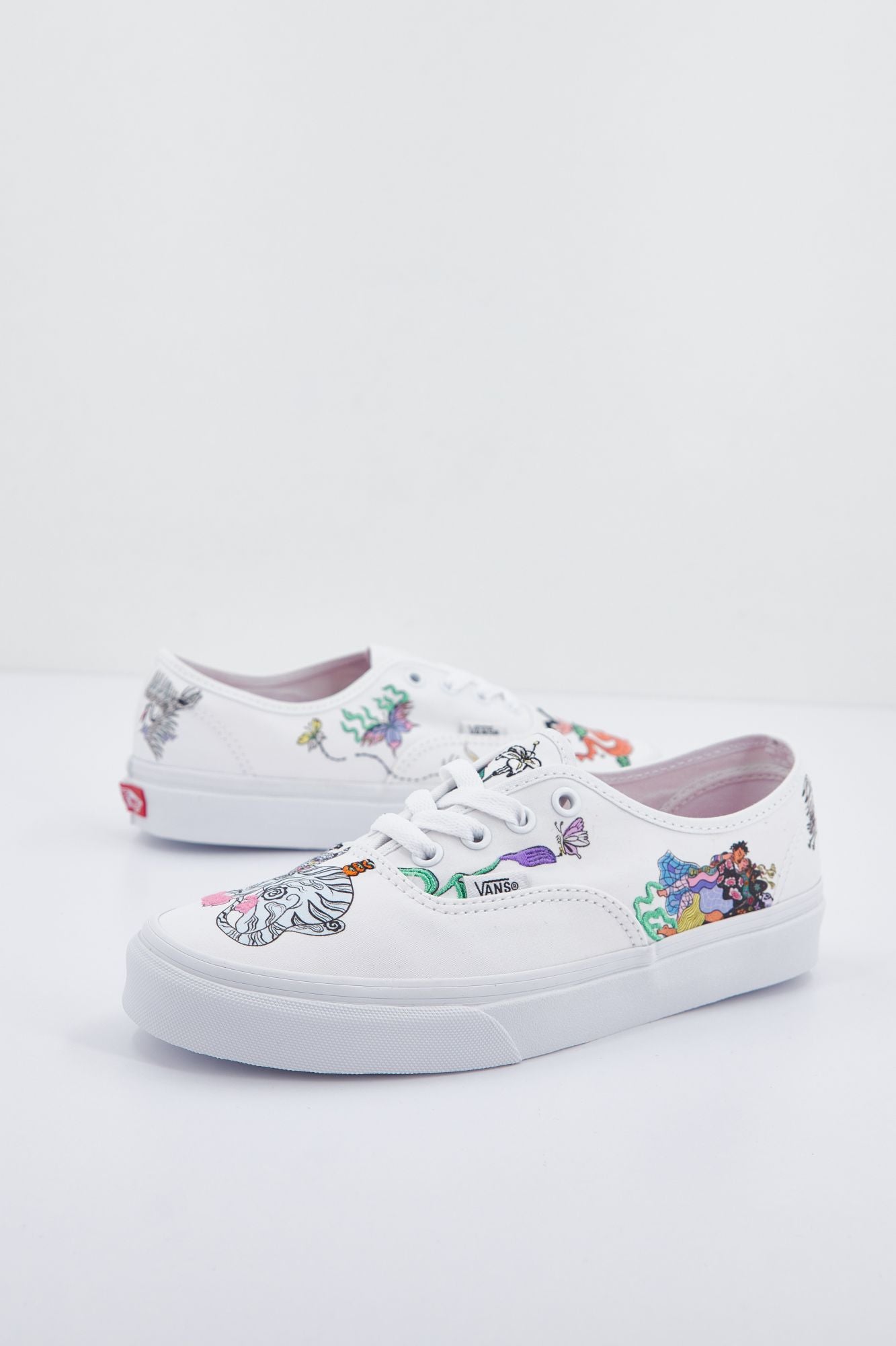 VANS UA AUTHENTIC en color BLANCO (1)