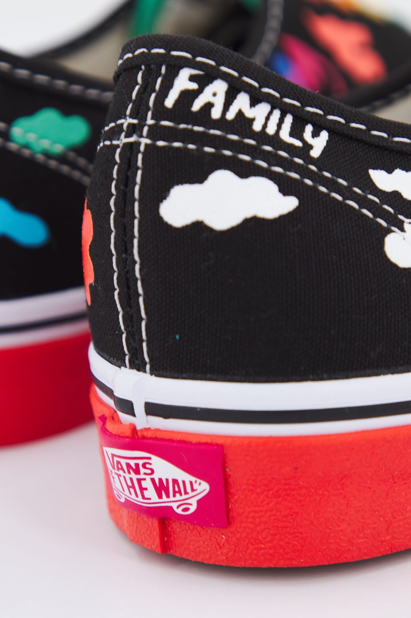 VANS UA AUTHENTIC en color NEGRO (4)