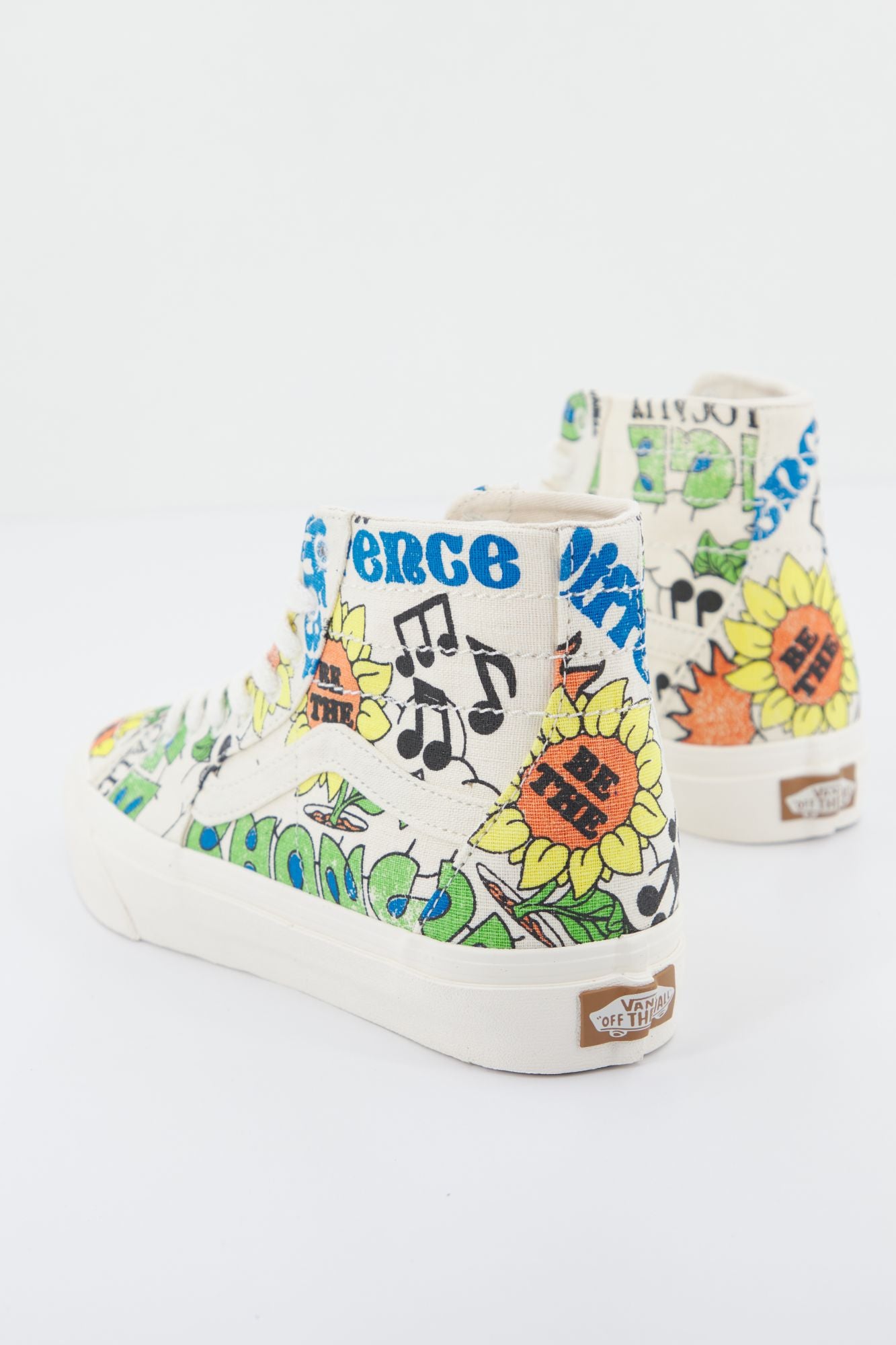 VANS VN0A4U16ARG1 en color MULTICOLOR (2)