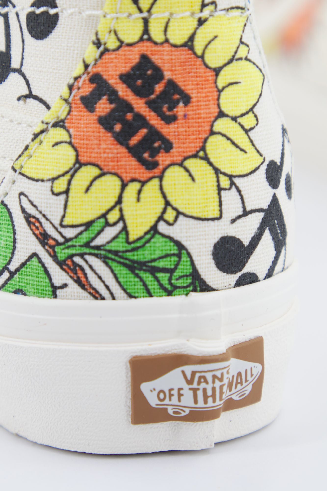 VANS VN0A4U16ARG1 en color MULTICOLOR (4)