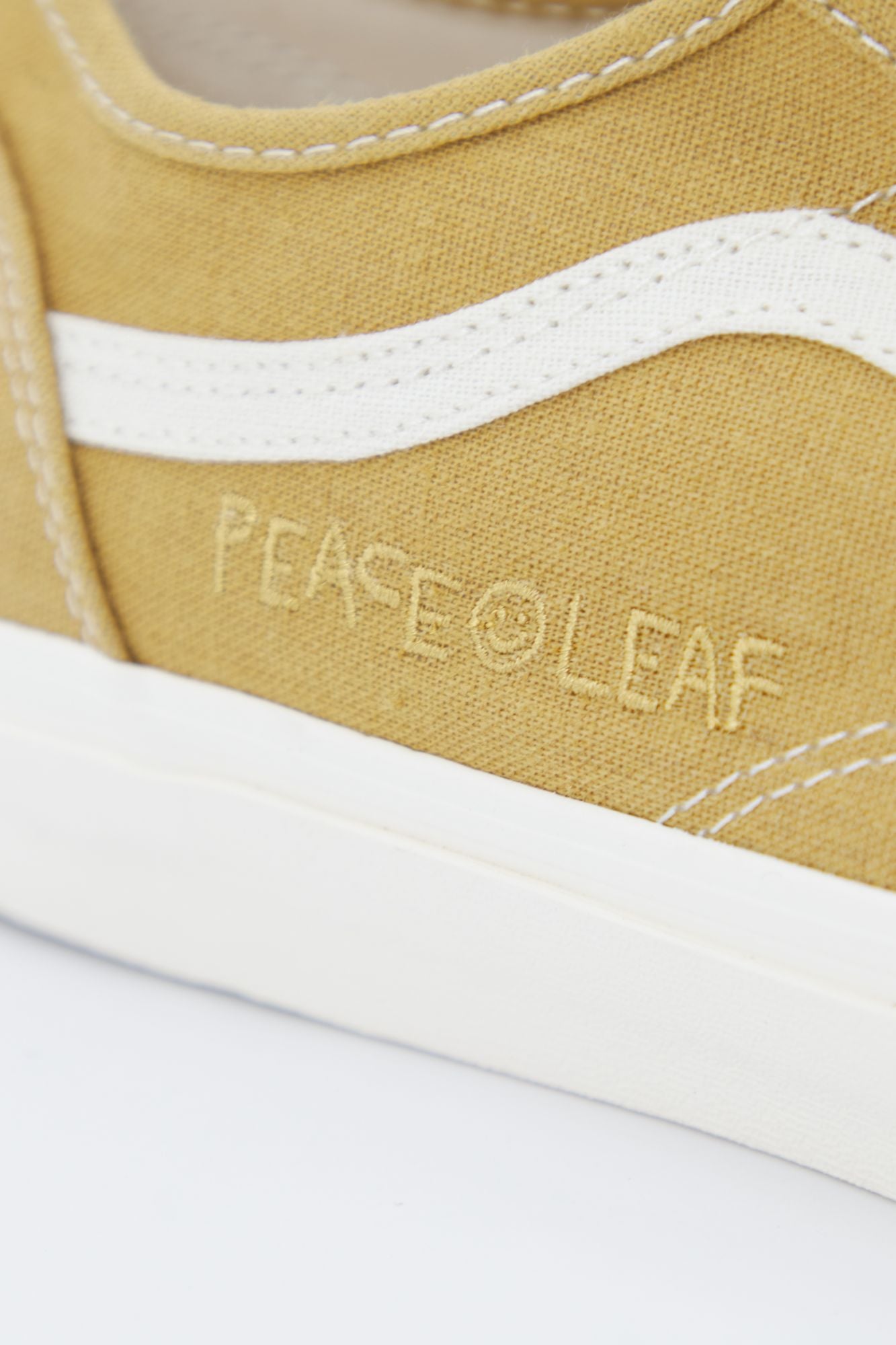 VANS OLD SKOOL TAPE en color AMARILLO (4)