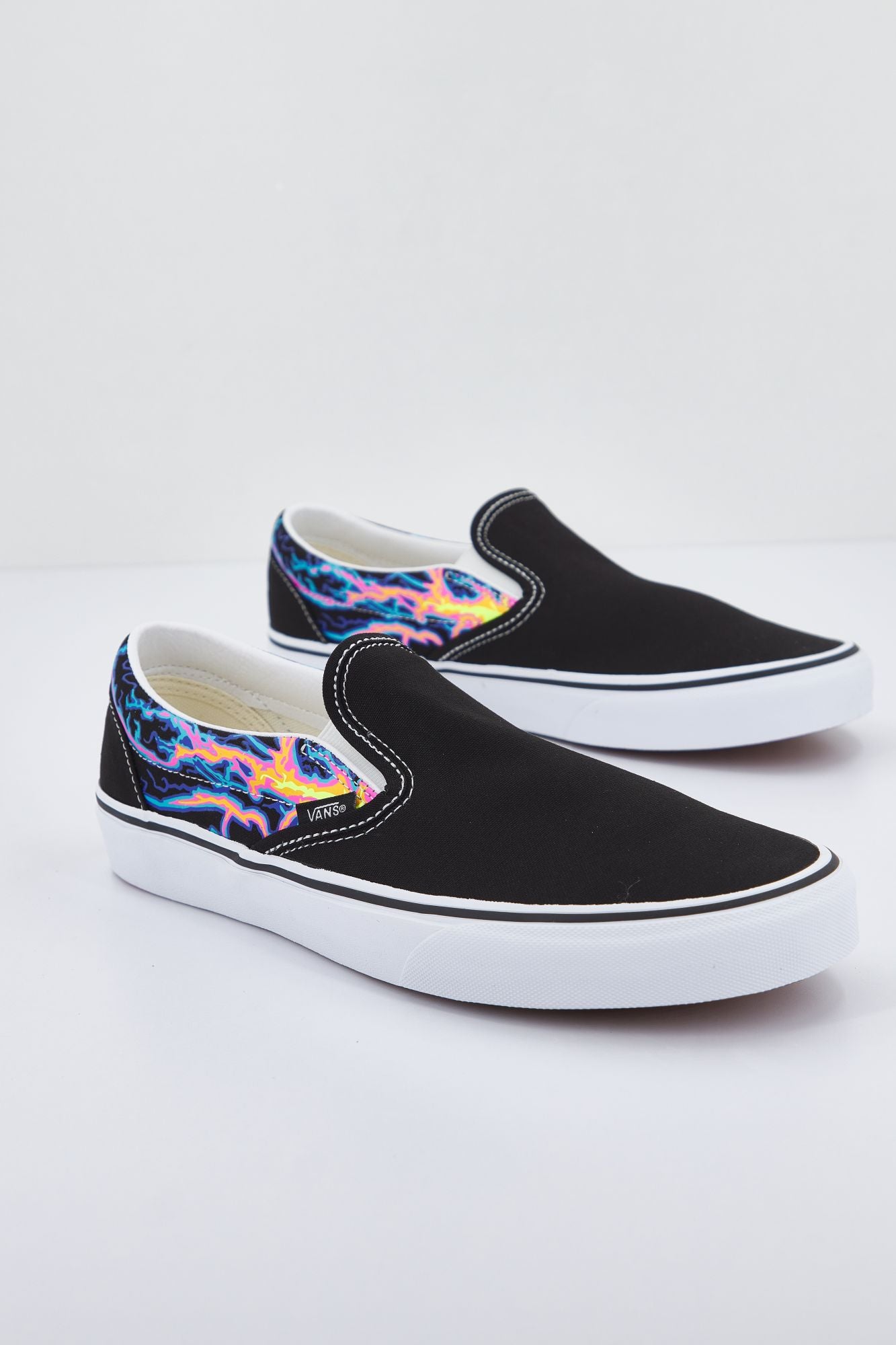VANS VN000XG8B031 en color NEGRO (3)