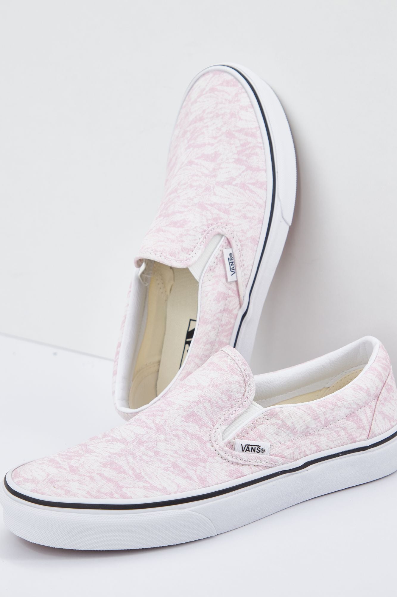 VANS UA CLASSIC SLIP-ON en color ROSA (1)