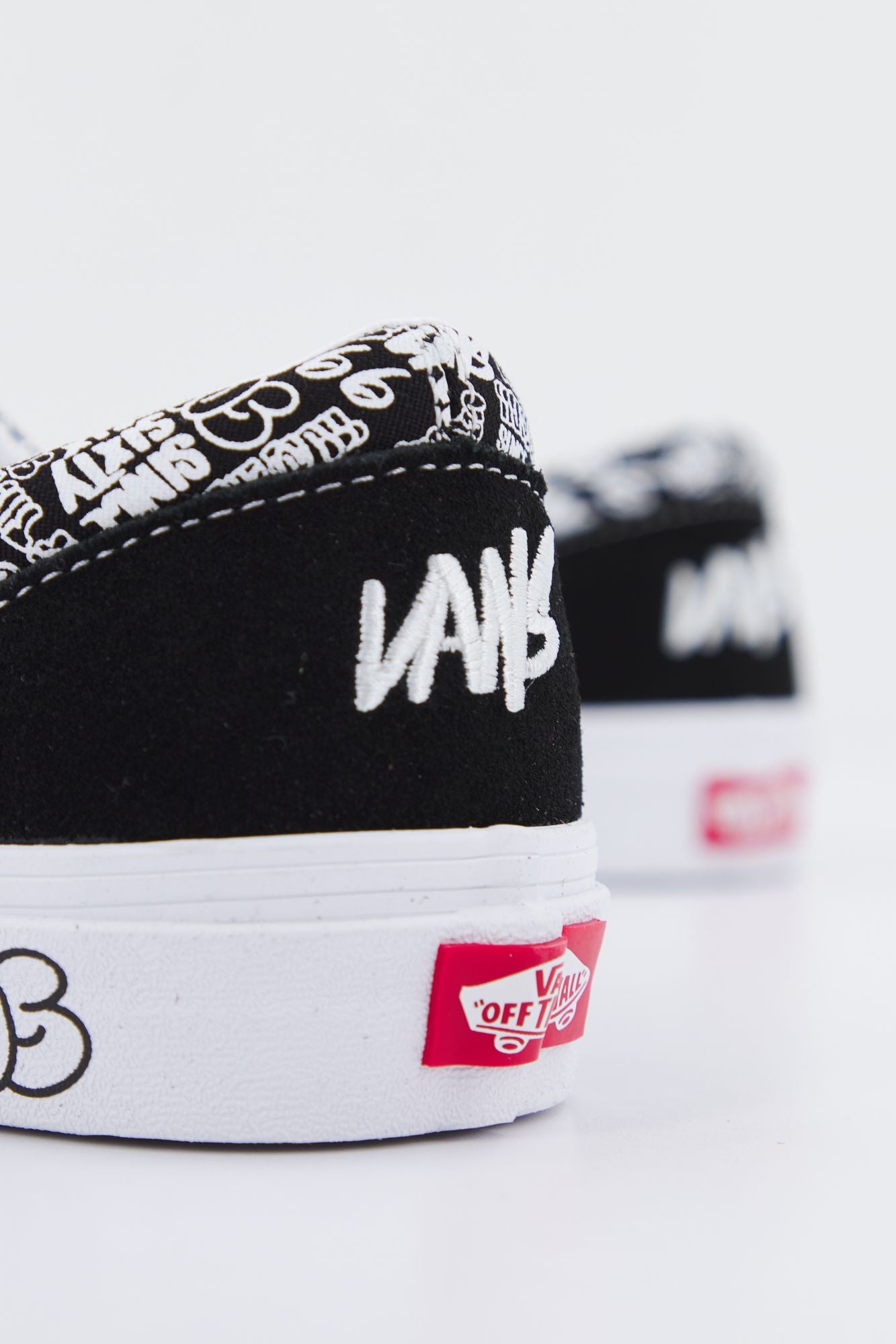 VANS UA ERA en color NEGRO (4)