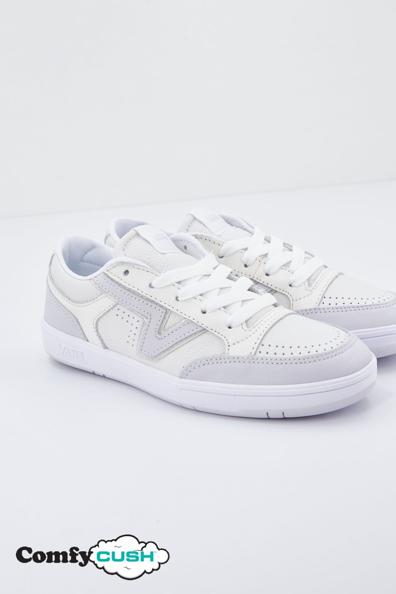 VANS UA LOWLAND CC en color BLANCO (1)