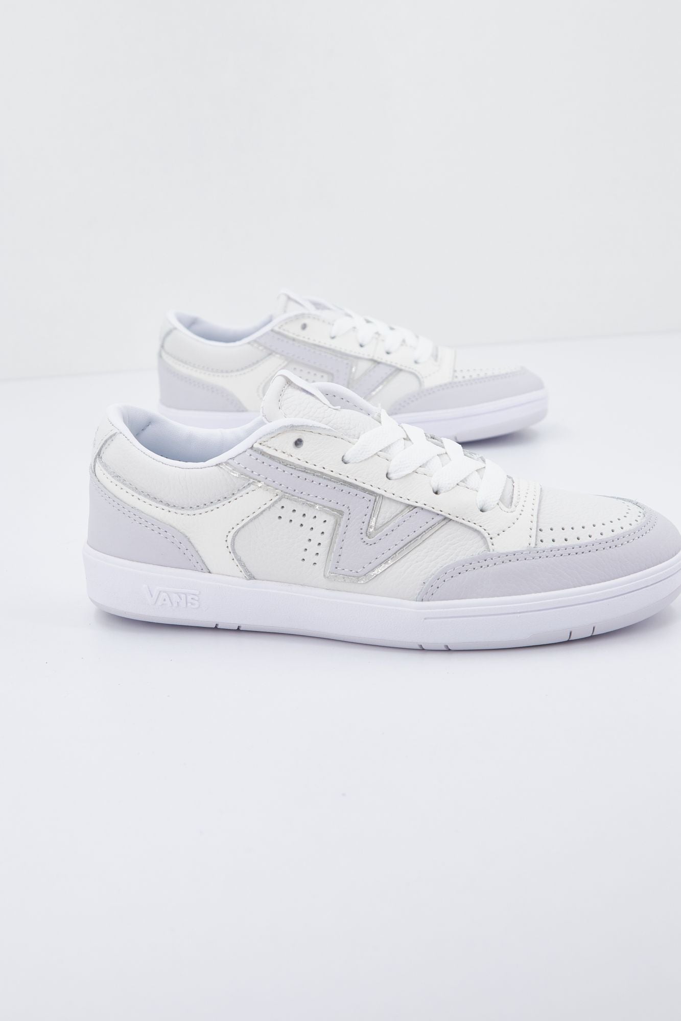 VANS UA LOWLAND CC en color BLANCO (2)