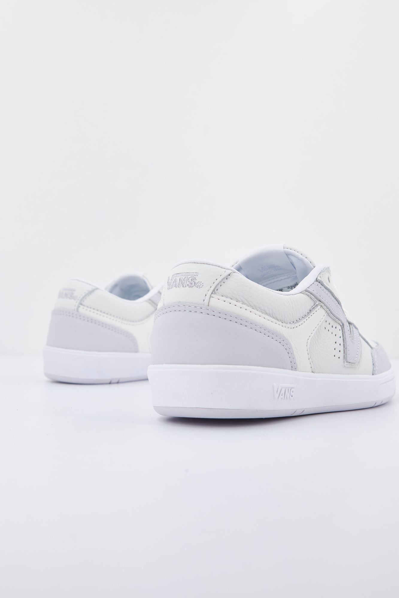 VANS UA LOWLAND CC en color BLANCO (3)