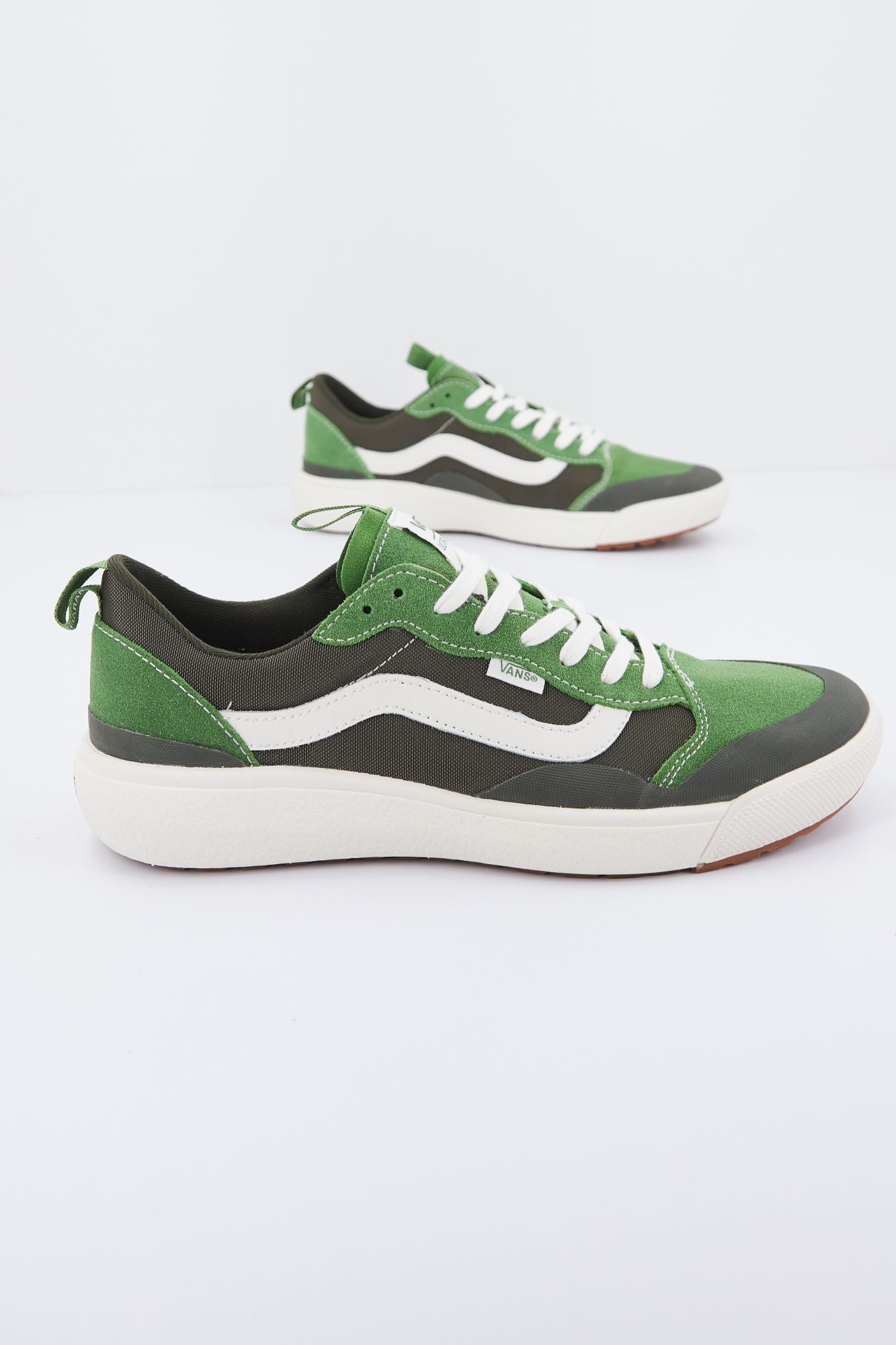 VANS UA ULTRARANGE EXO SE en color VERDE (2)