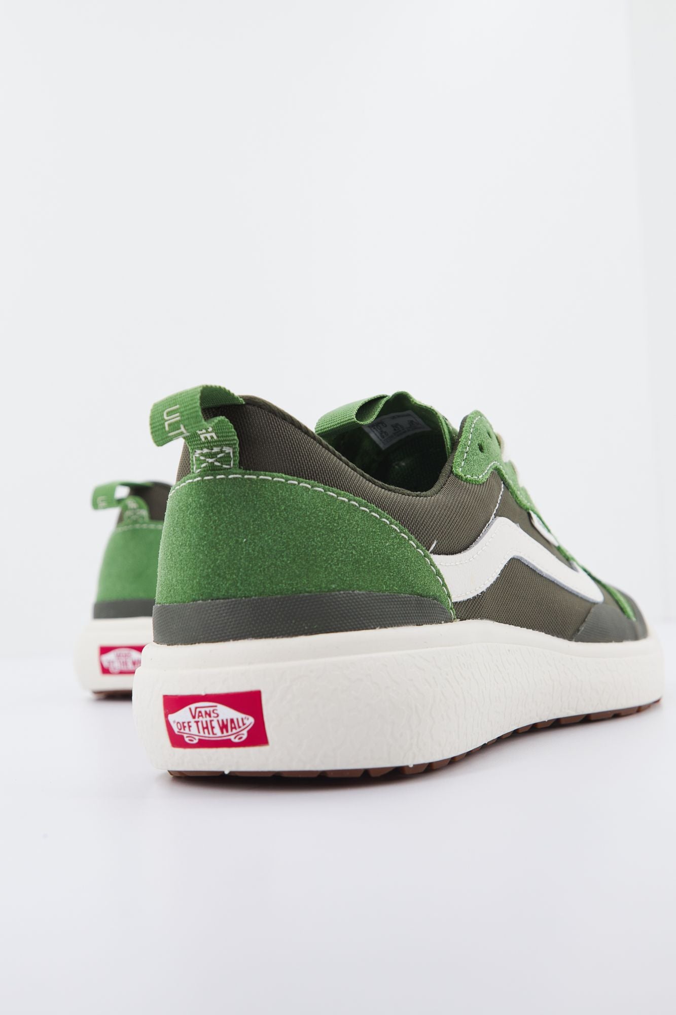 VANS UA ULTRARANGE EXO SE en color VERDE (3)