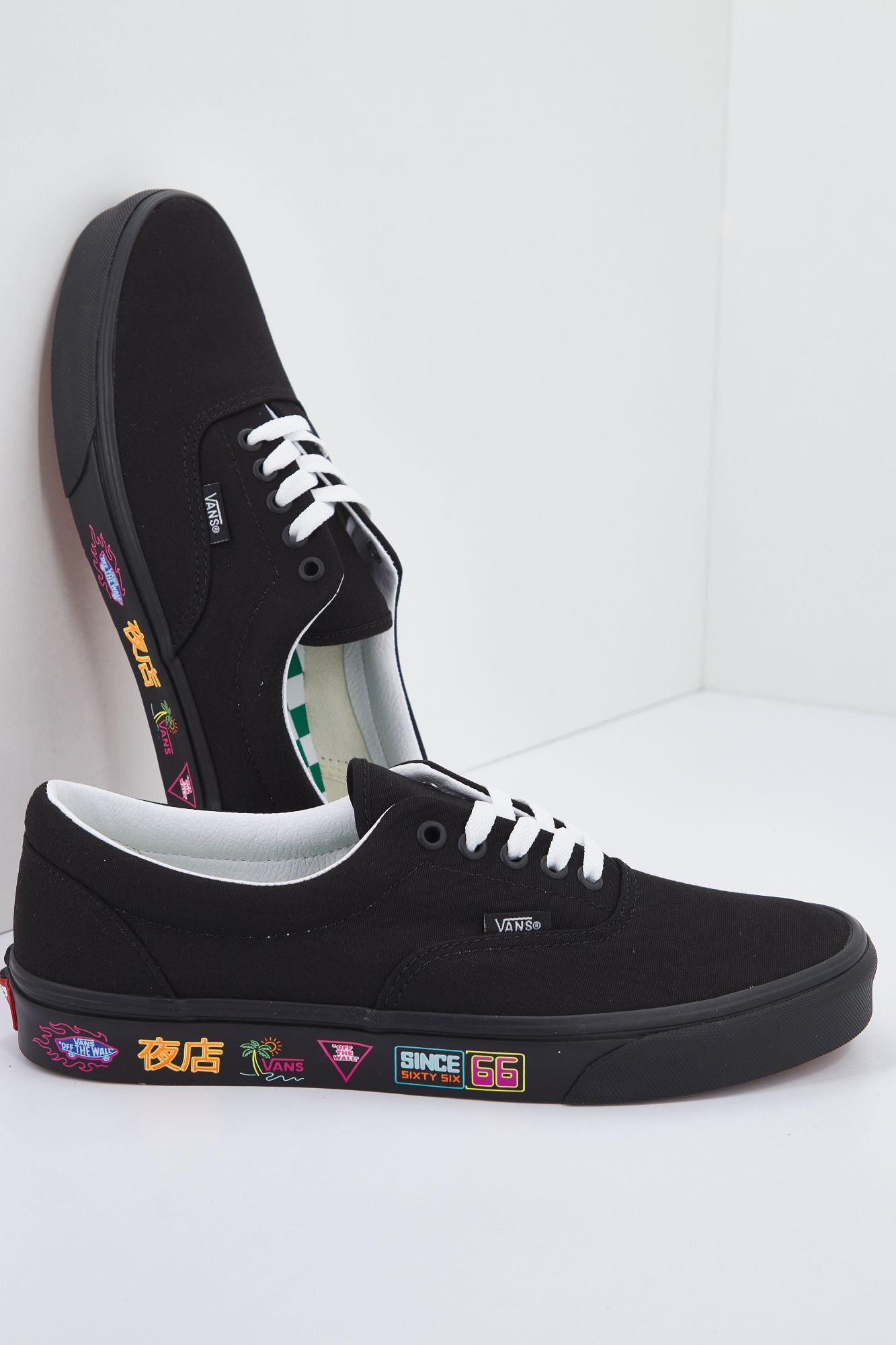 VANS UA ERA en color NEGRO (3)
