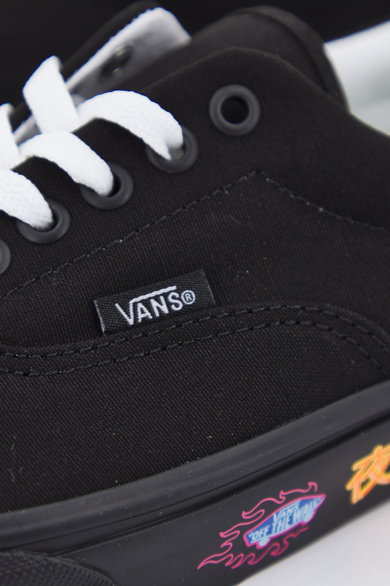 VANS UA ERA en color NEGRO (4)