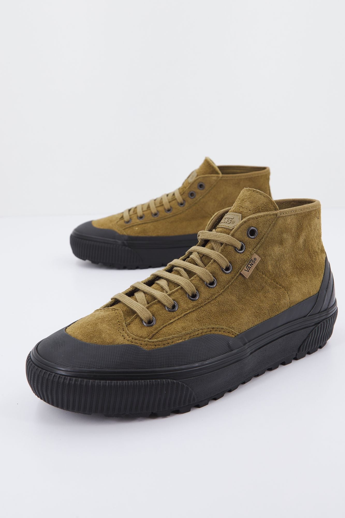 VANS UA DESTRUCT MID MTE-7 en color VERDE (1)