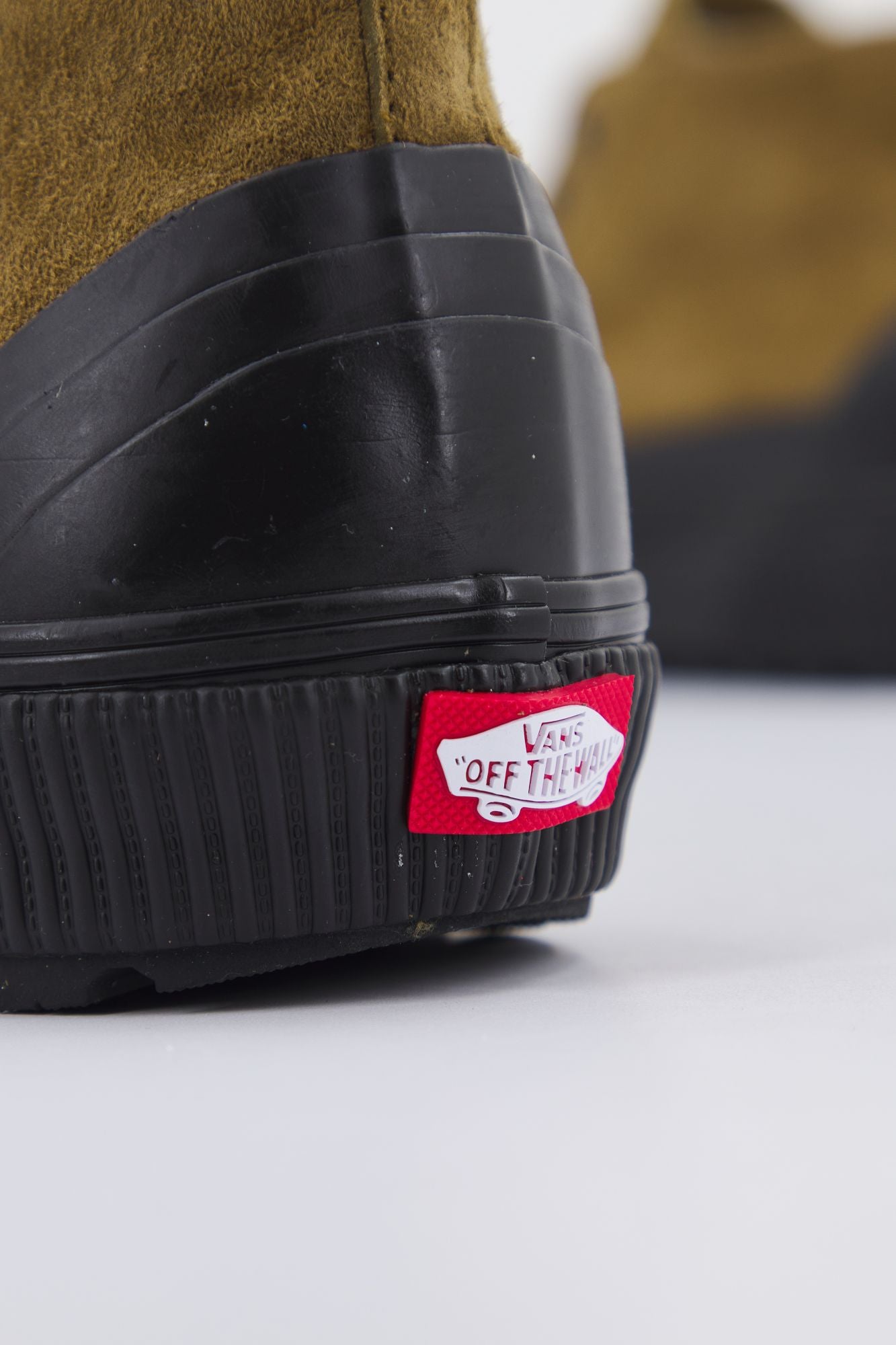 VANS UA DESTRUCT MID MTE-7 en color VERDE (4)