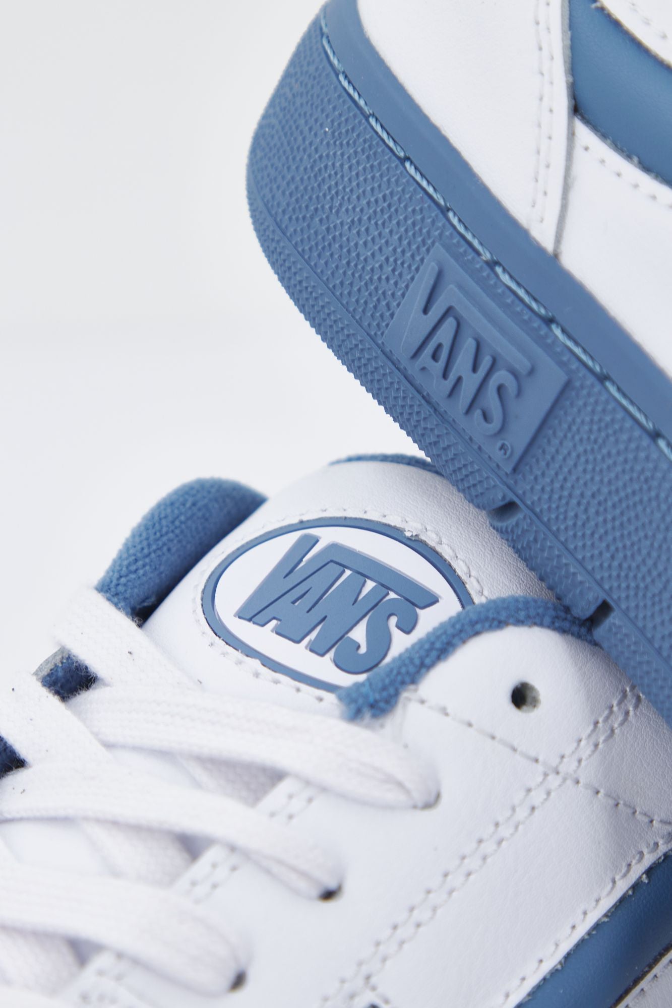 VANS UA FAIRLANE en color BLANCO (3)