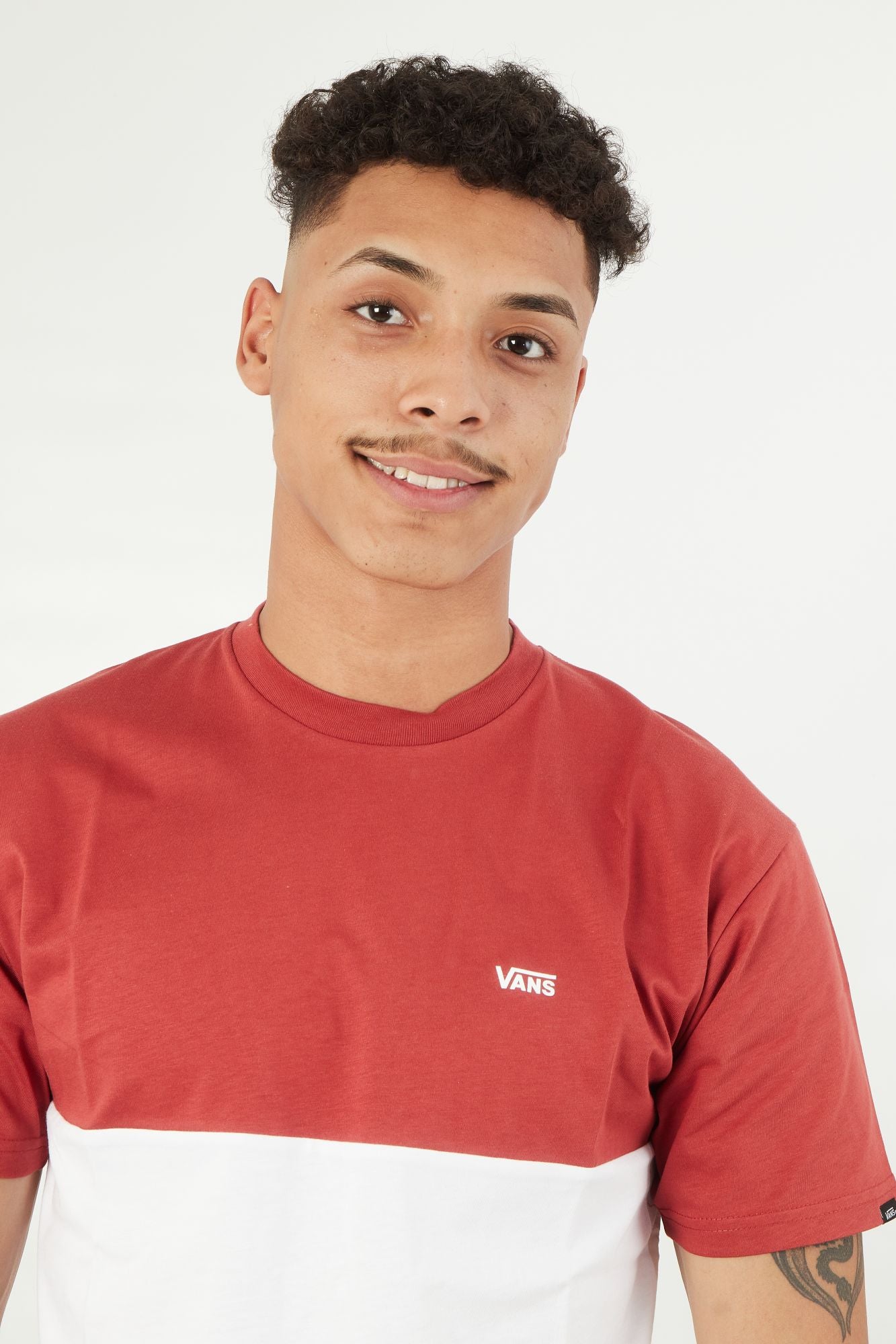 VANS COLORBLOCK TEE en color ROJO (4)