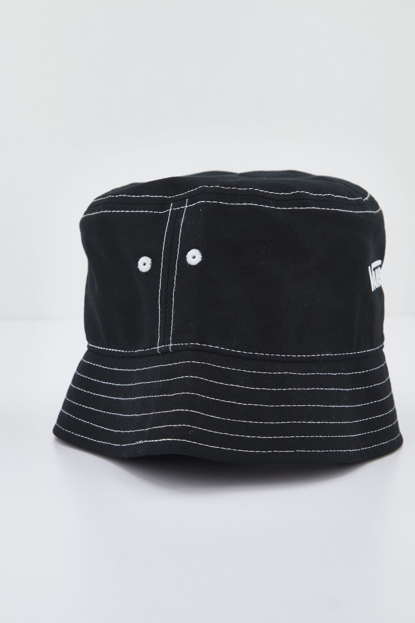 VANS HANKLEY BUCKET HAT en color NEGRO (2)