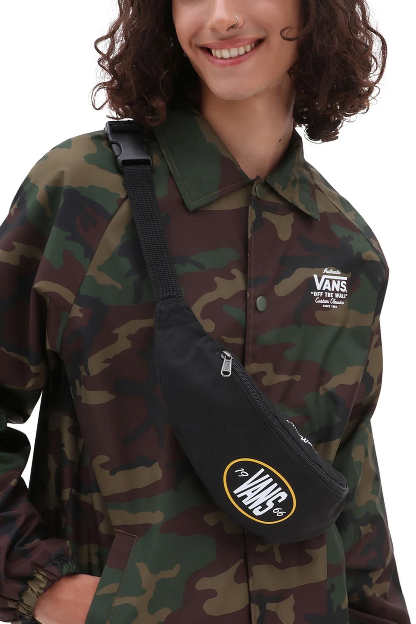 VANS MINI WARD CROSS BODY en color NEGRO (4)