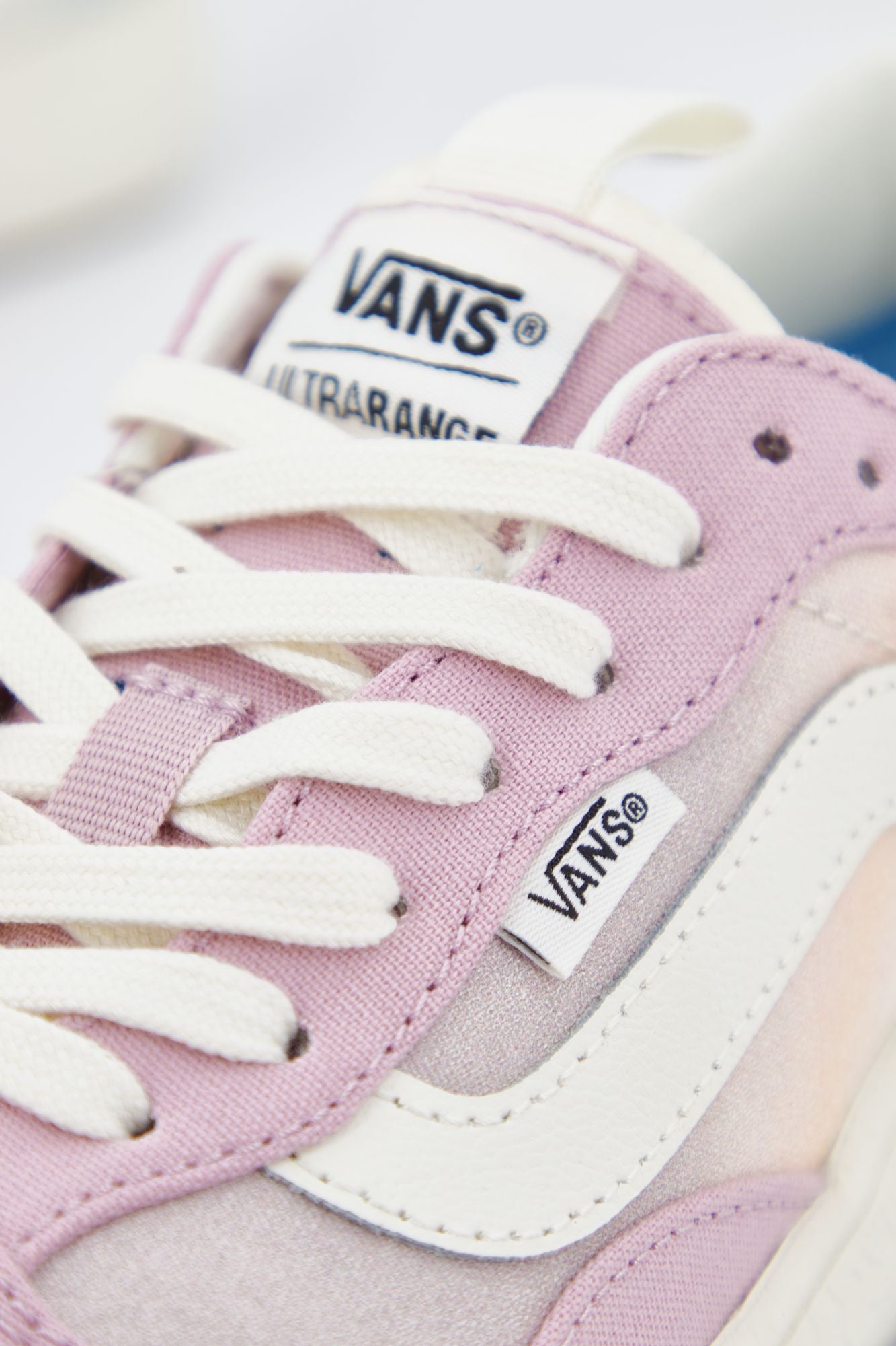 VANS ULTRARANGE EXO en color ROSA (4)