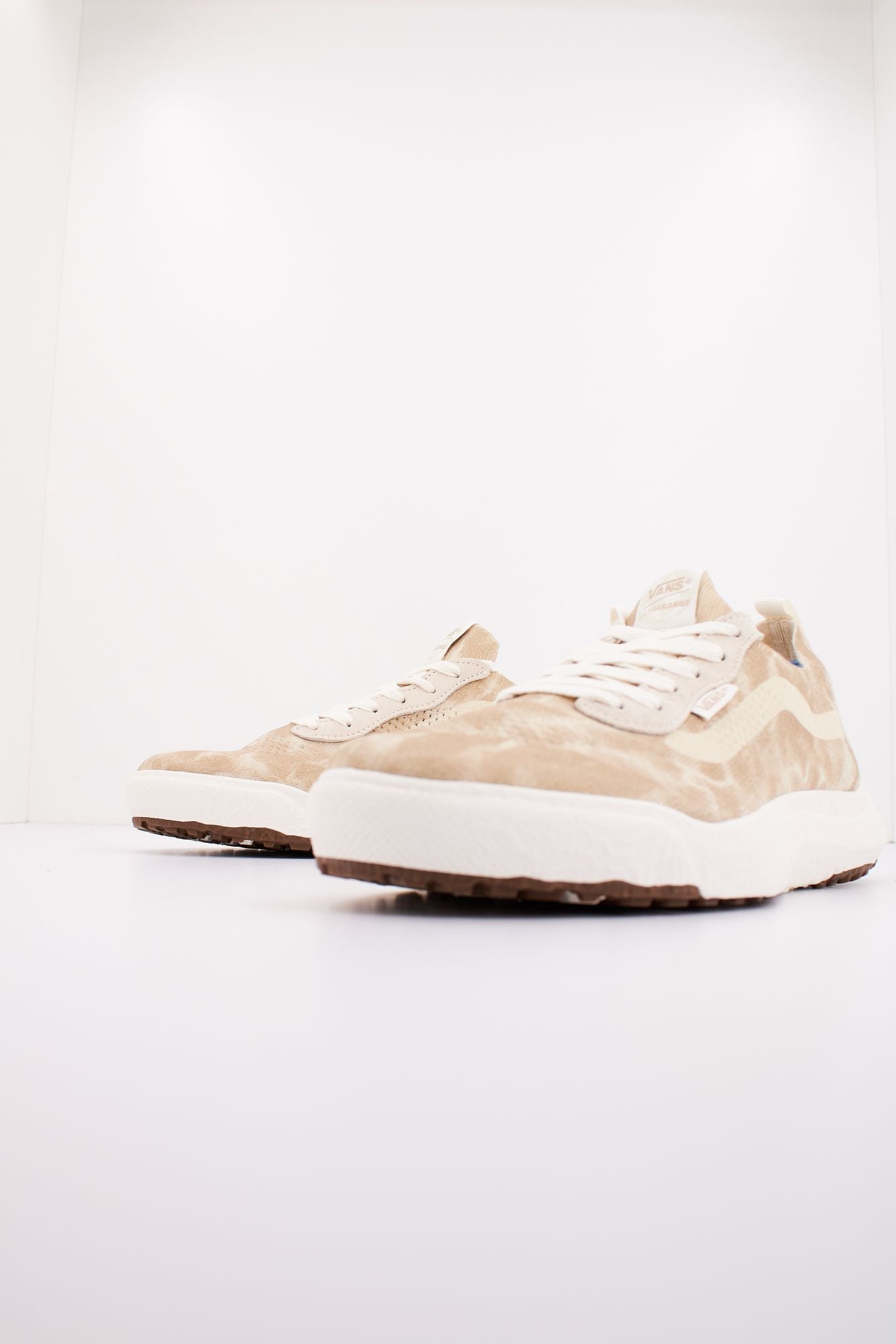 VANS ULTRARANGE VR3 en color MARRON CLARO (2)