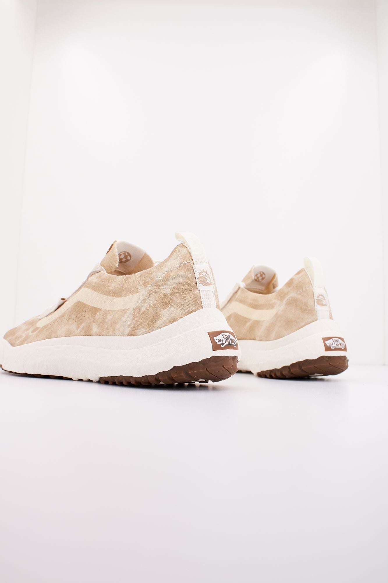 VANS ULTRARANGE VR3 en color MARRON CLARO (3)