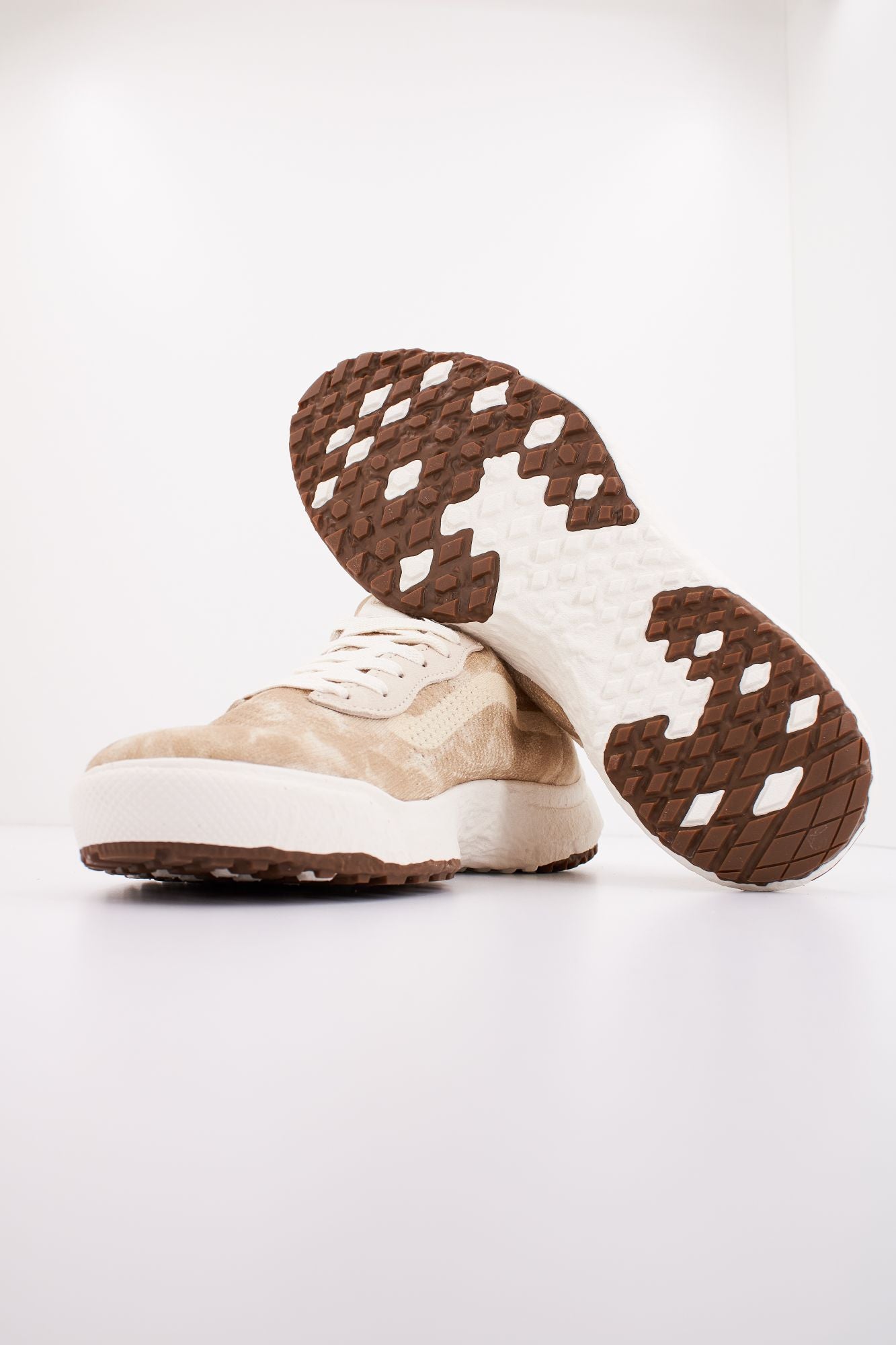 VANS ULTRARANGE VR3 en color MARRON CLARO (4)