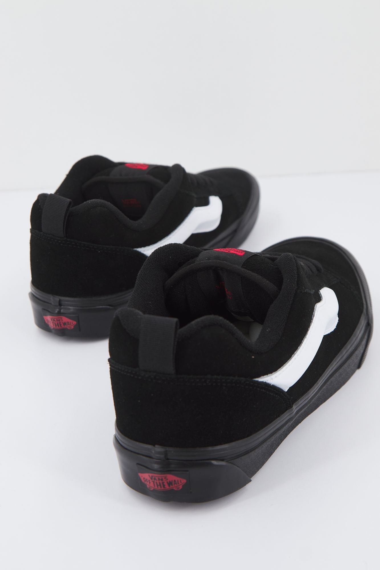 VANS KNU SKOOL en color NEGRO (3)