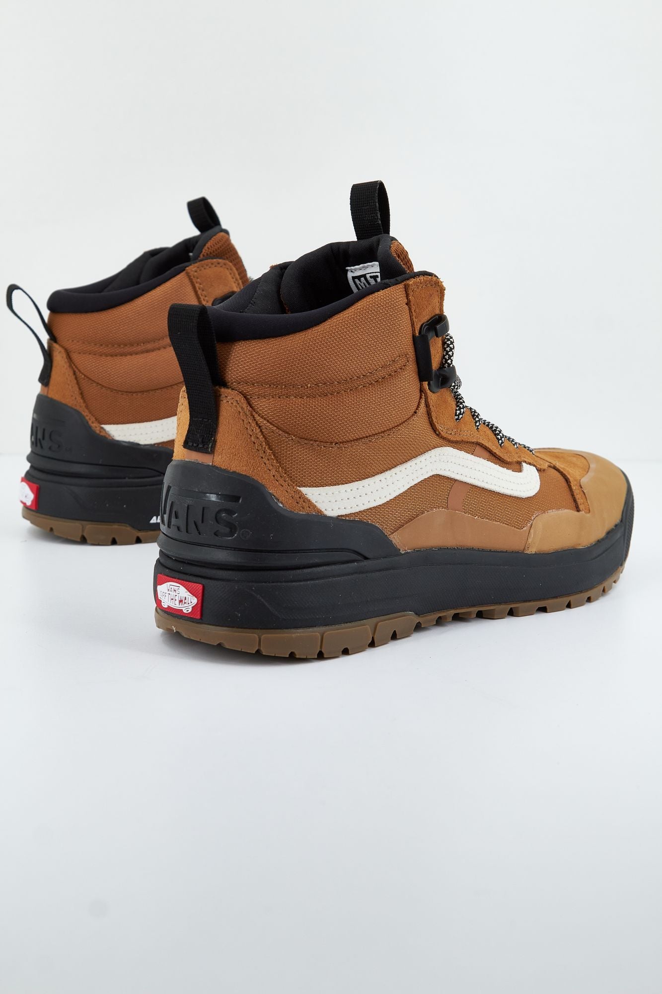 VANS ULTRARANGE EXO HI en color MARRON (3)