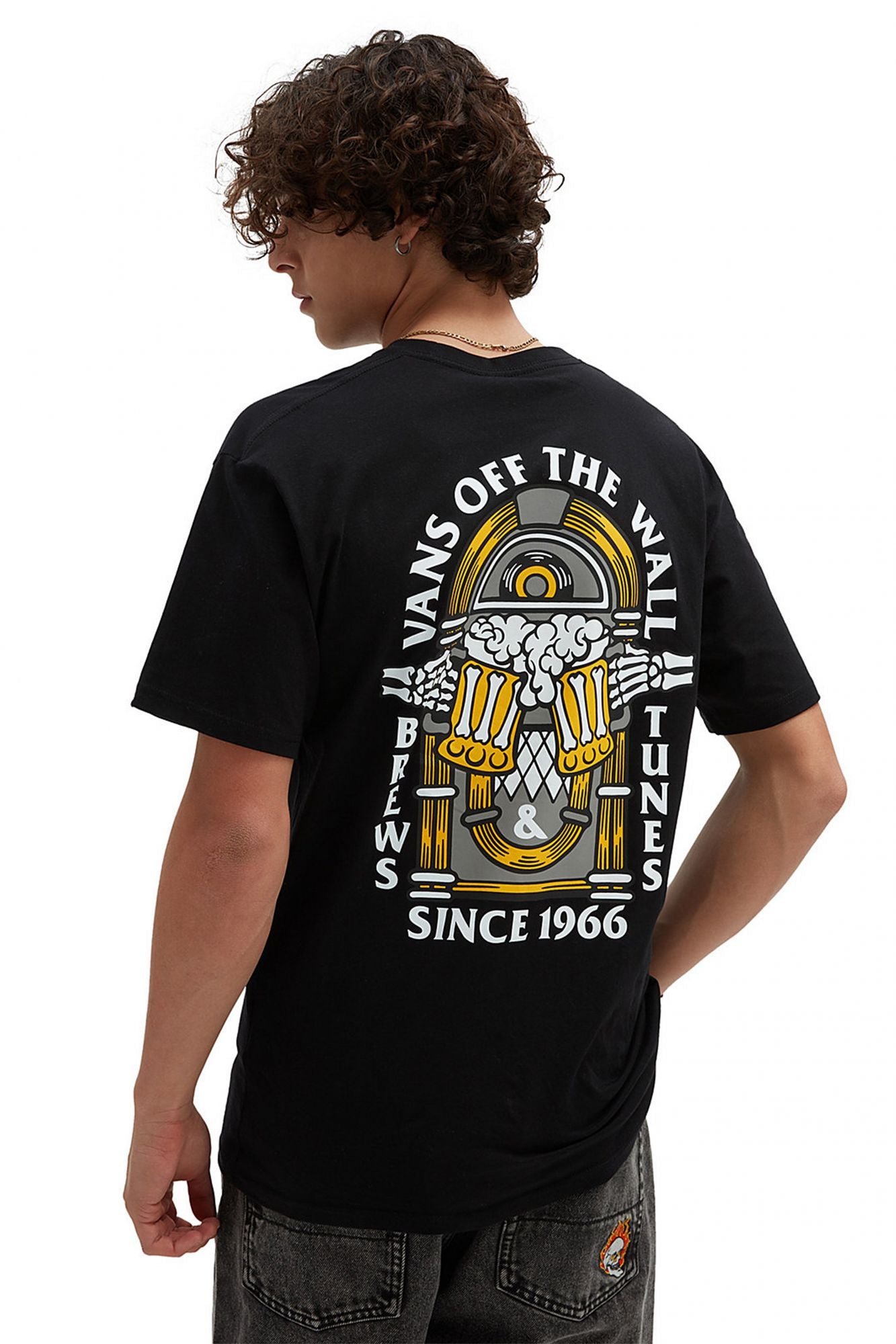 VANS BREW BROS TUNES SS TEE en color NEGRO (3)