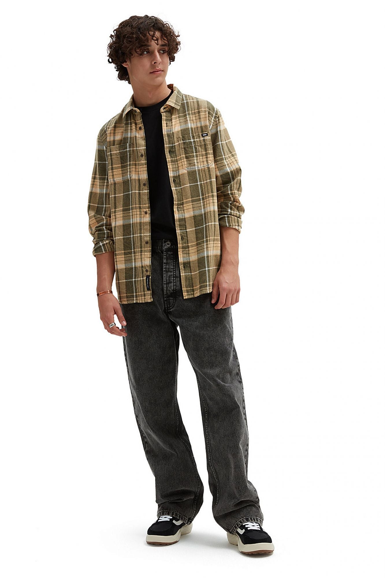 VANS BREW BROS TUNES SS TEE en color NEGRO (4)