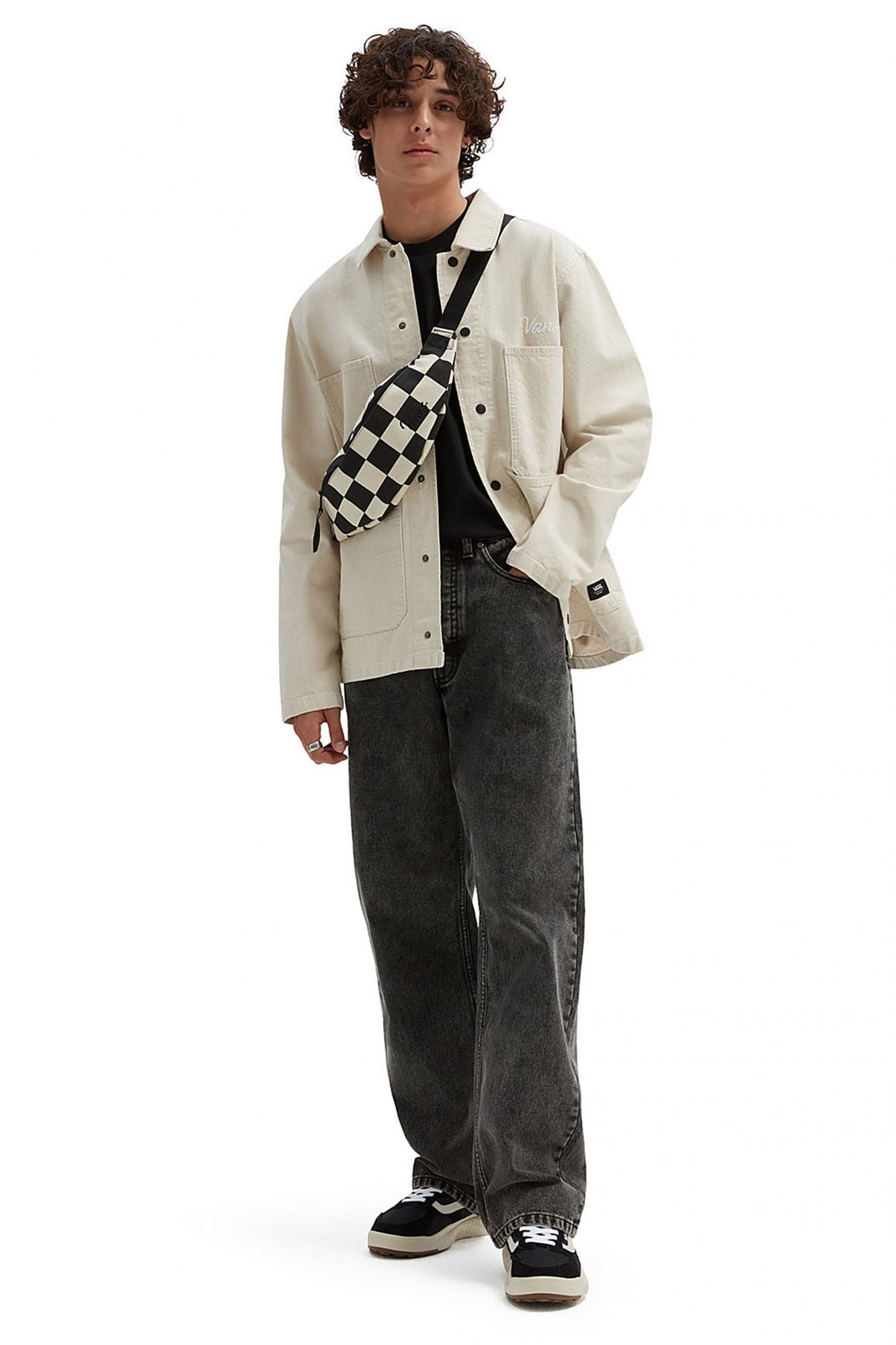 VANS COLDEST IN TOWN SS TEE en color NEGRO (4)