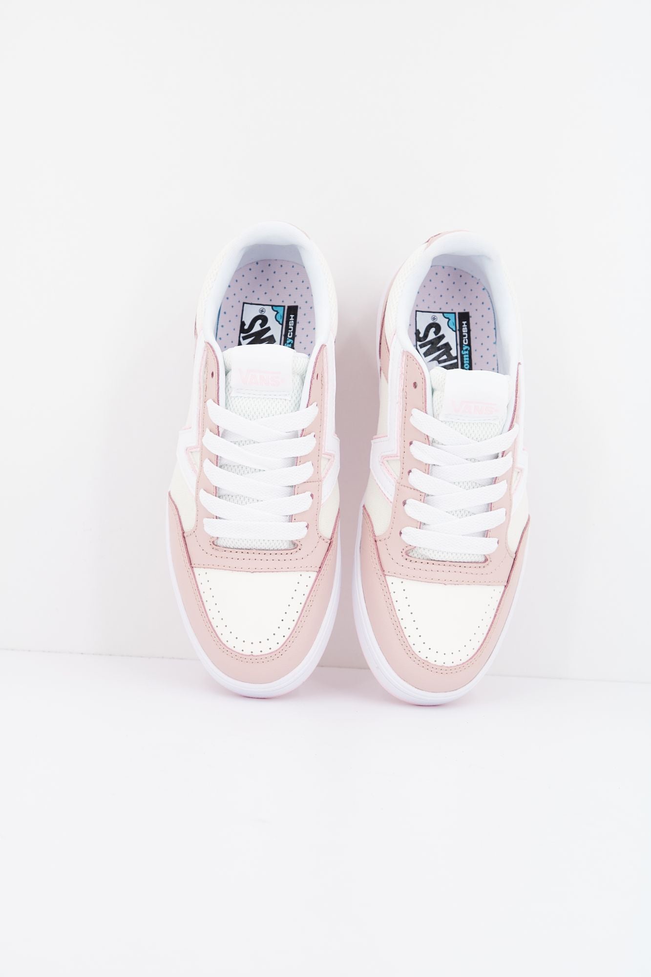 VANS LOWLAND CC en color ROSA (2)