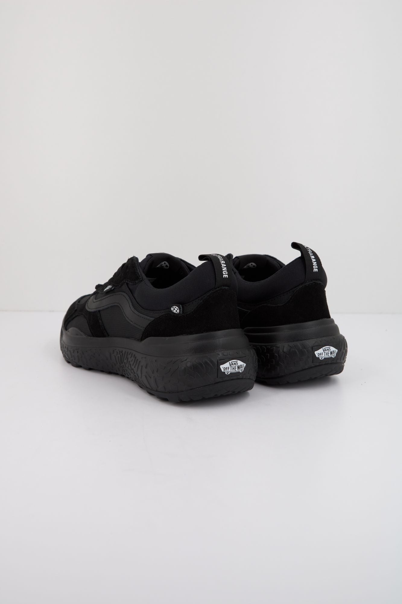 VANS ULTRARANGE NEO VR3 en color NEGRO (3)