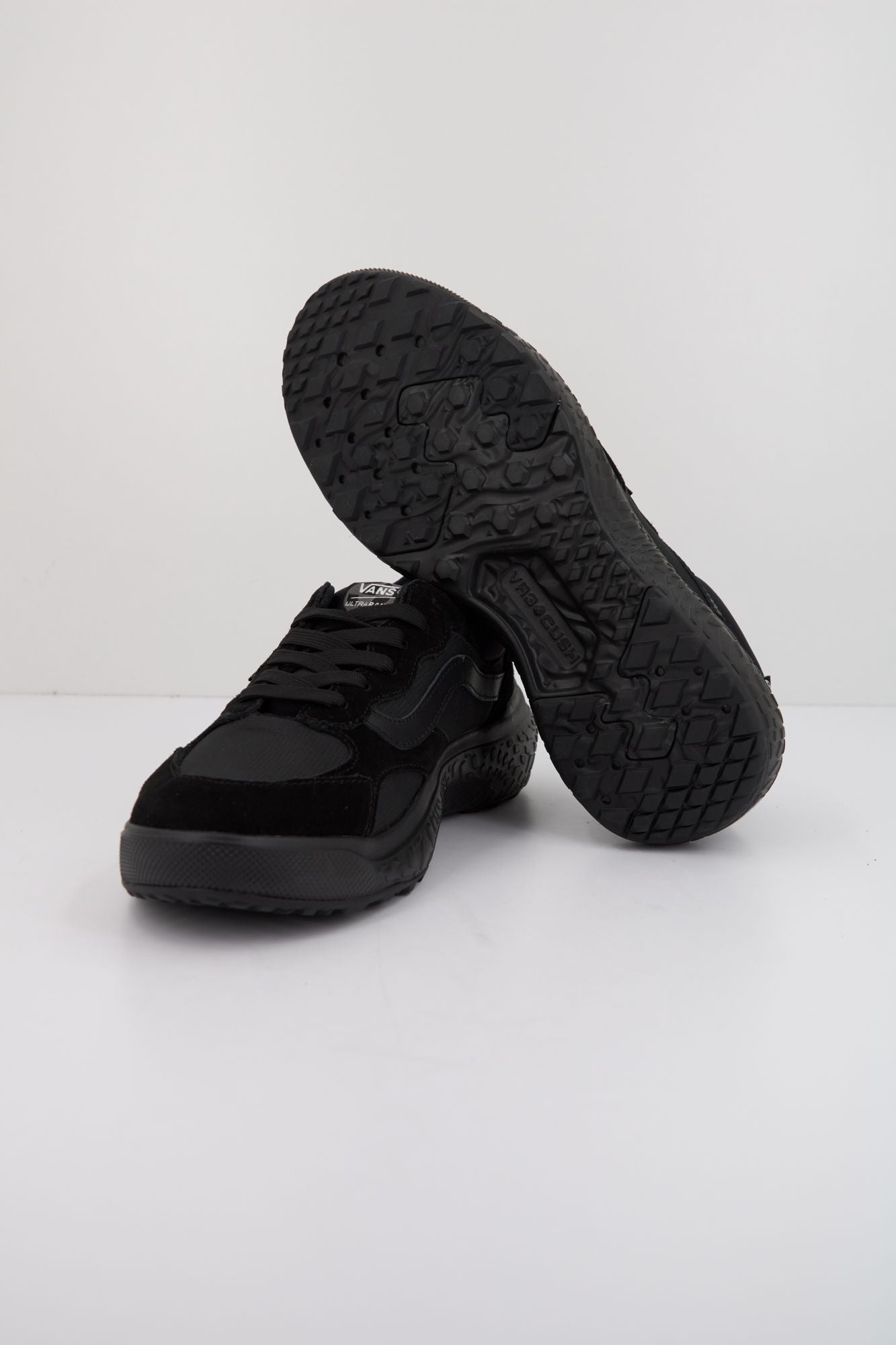 VANS ULTRARANGE NEO VR3 en color NEGRO (4)