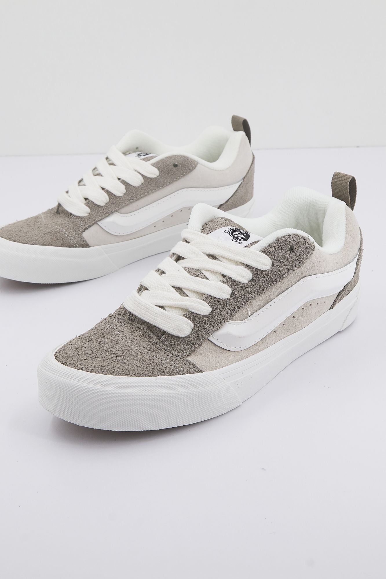 VANS KNU SKOOL en color BEIS (2)