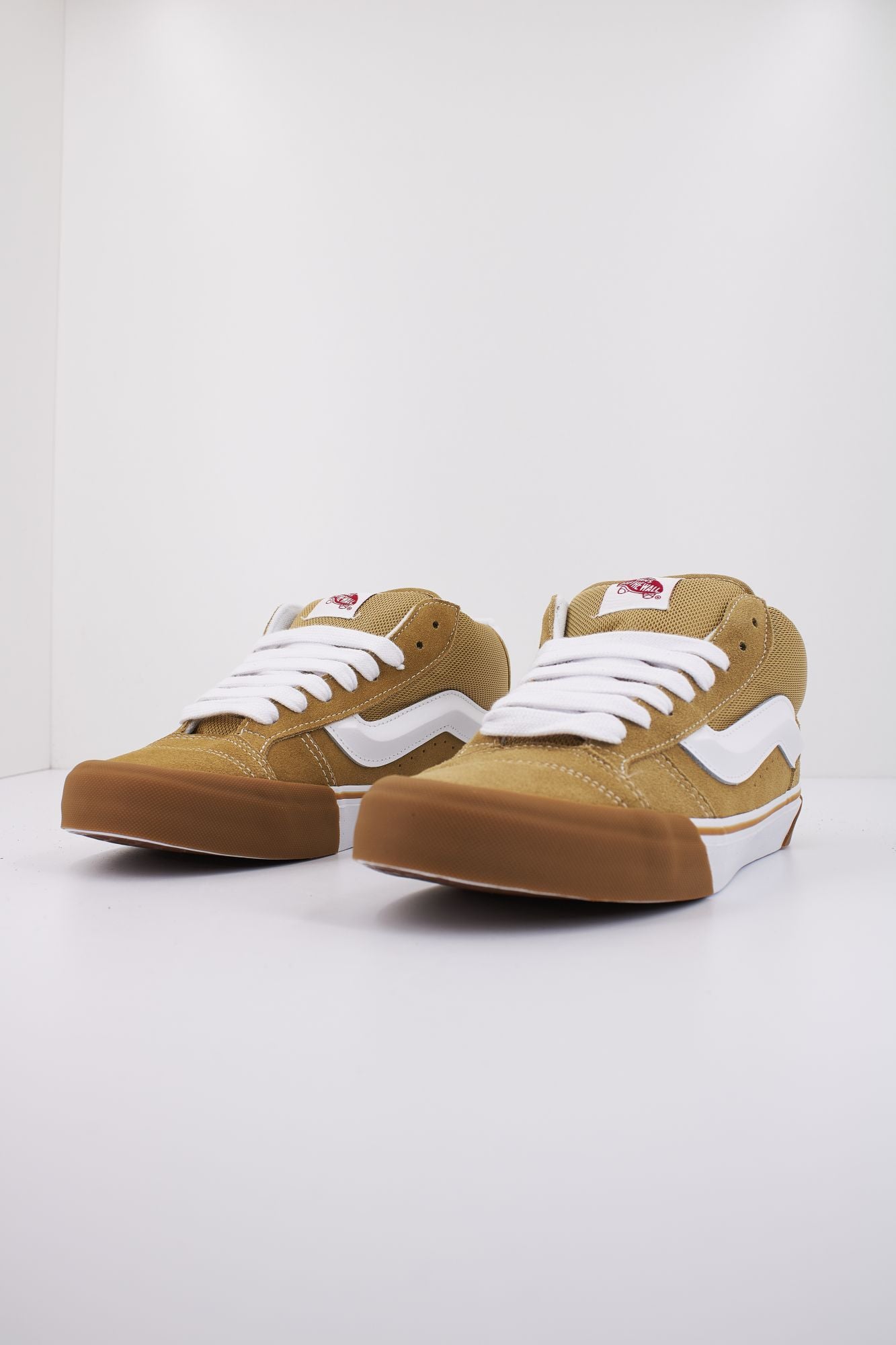 VANS KNU MID en color MARRON CLARO (2)